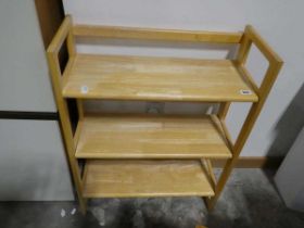 Set of rubberwood folding bookshelves