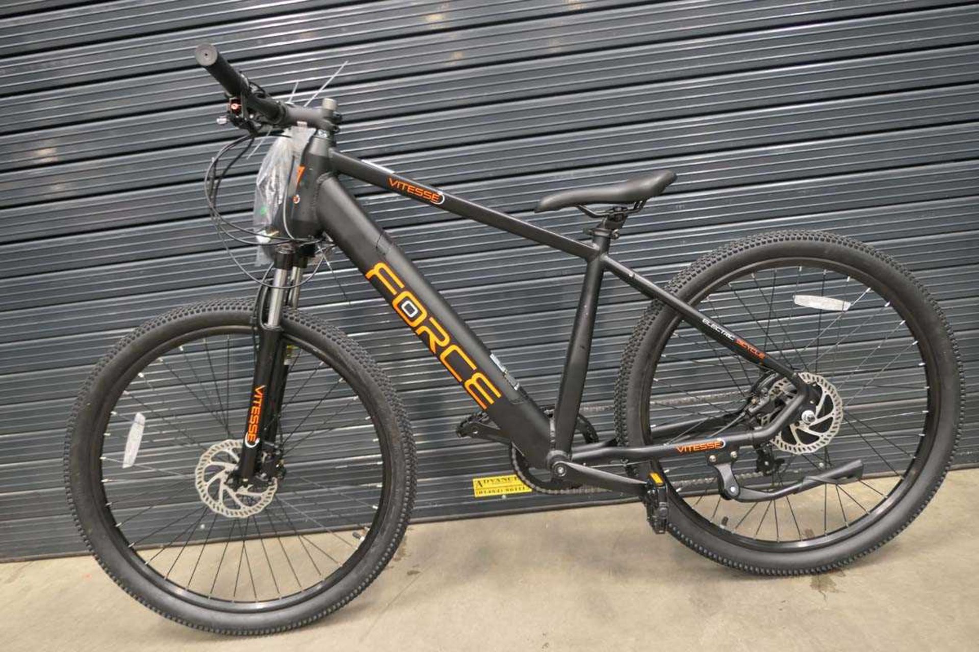 +VAT Vitesse Force electric mountain bike with charger (handle bar and main shaft screws missing)