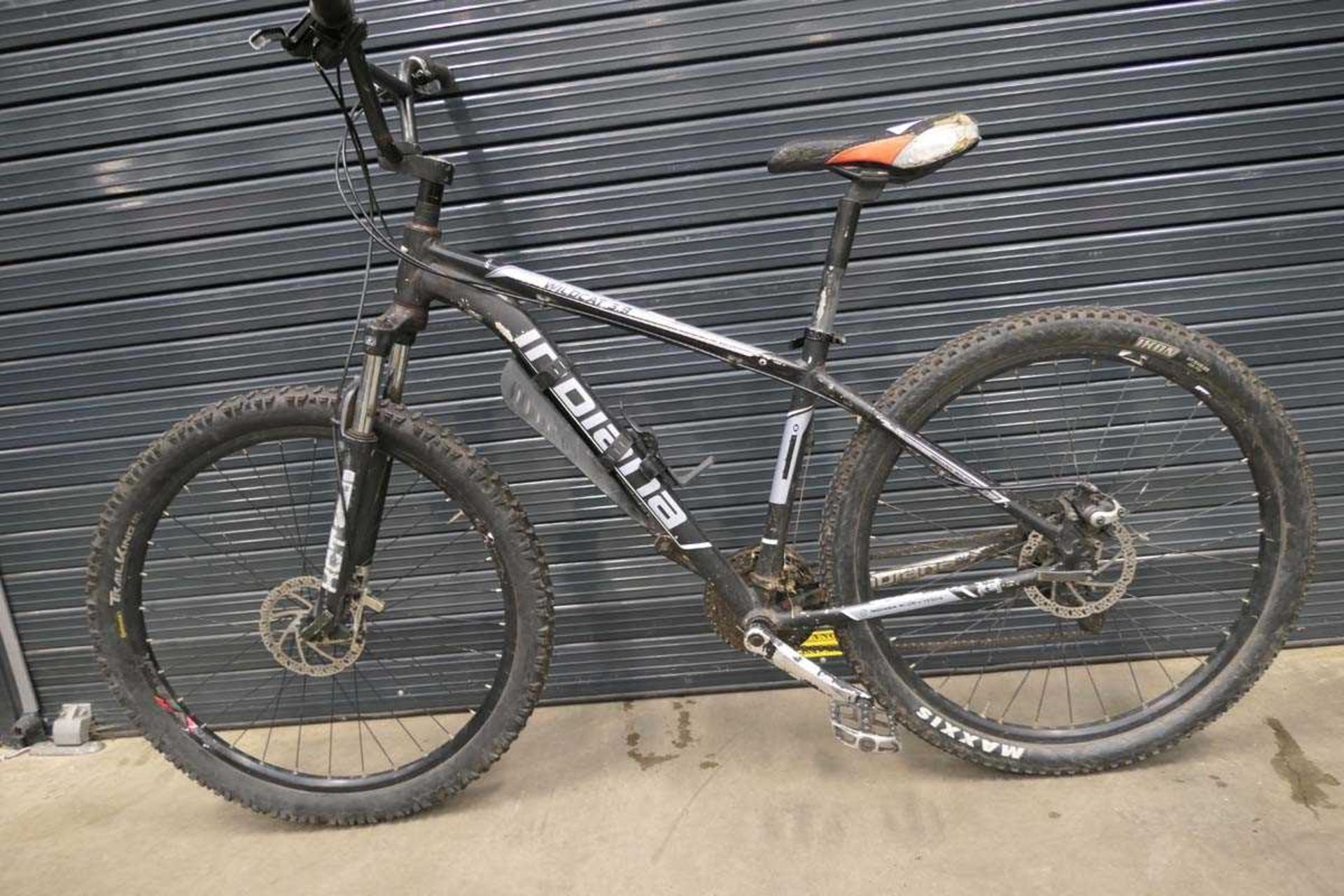 +VAT Blue and black Indiana gents mountain bike