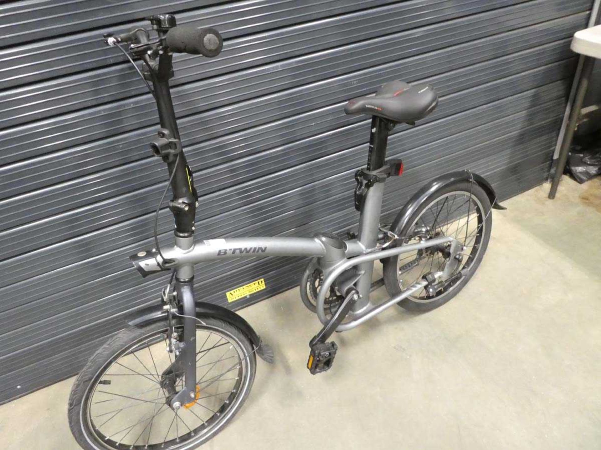 B Twin grey city style folding bike - Image 2 of 2