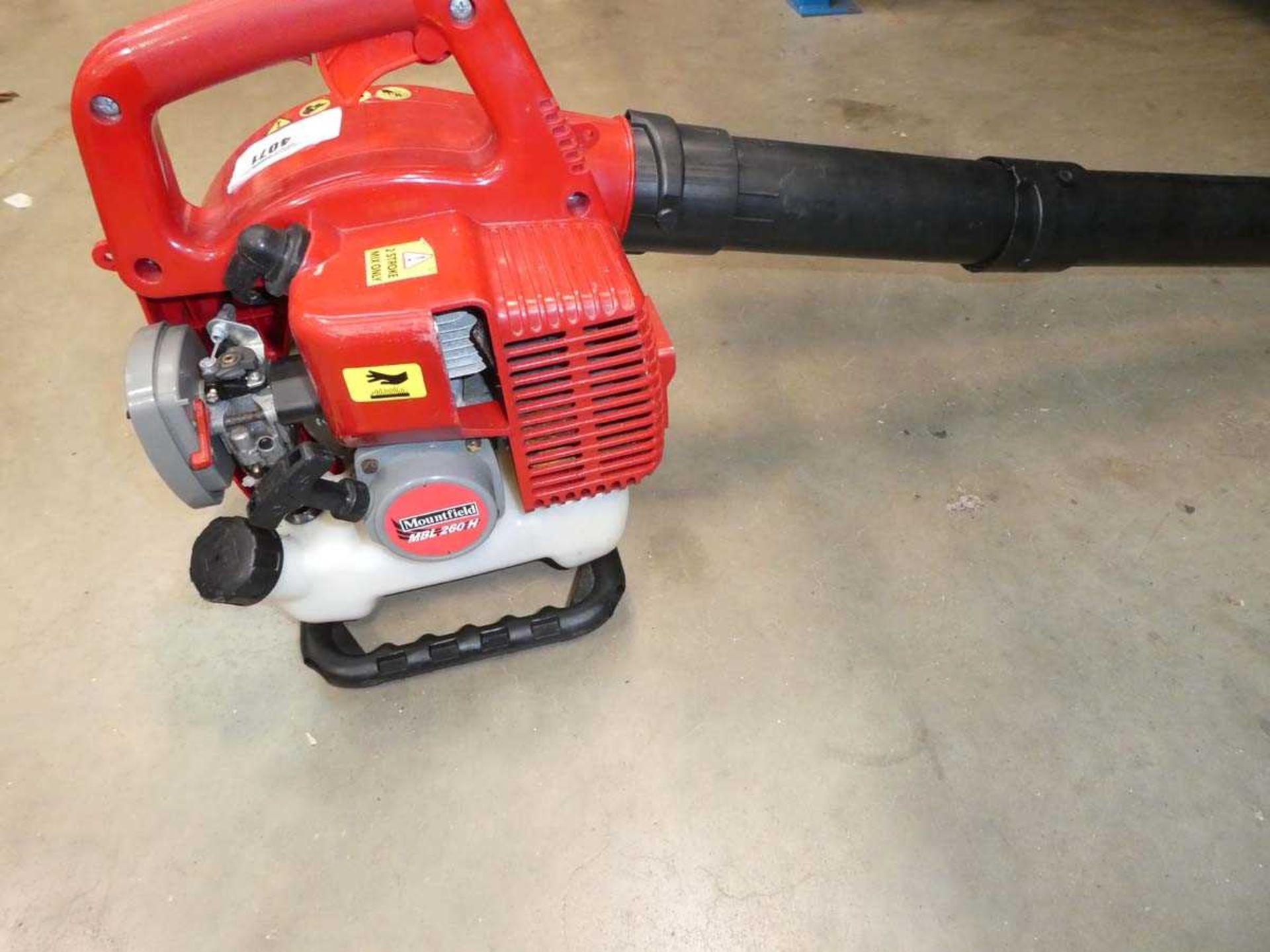 Red Mountfield petrol powered leaf blower - Image 2 of 2