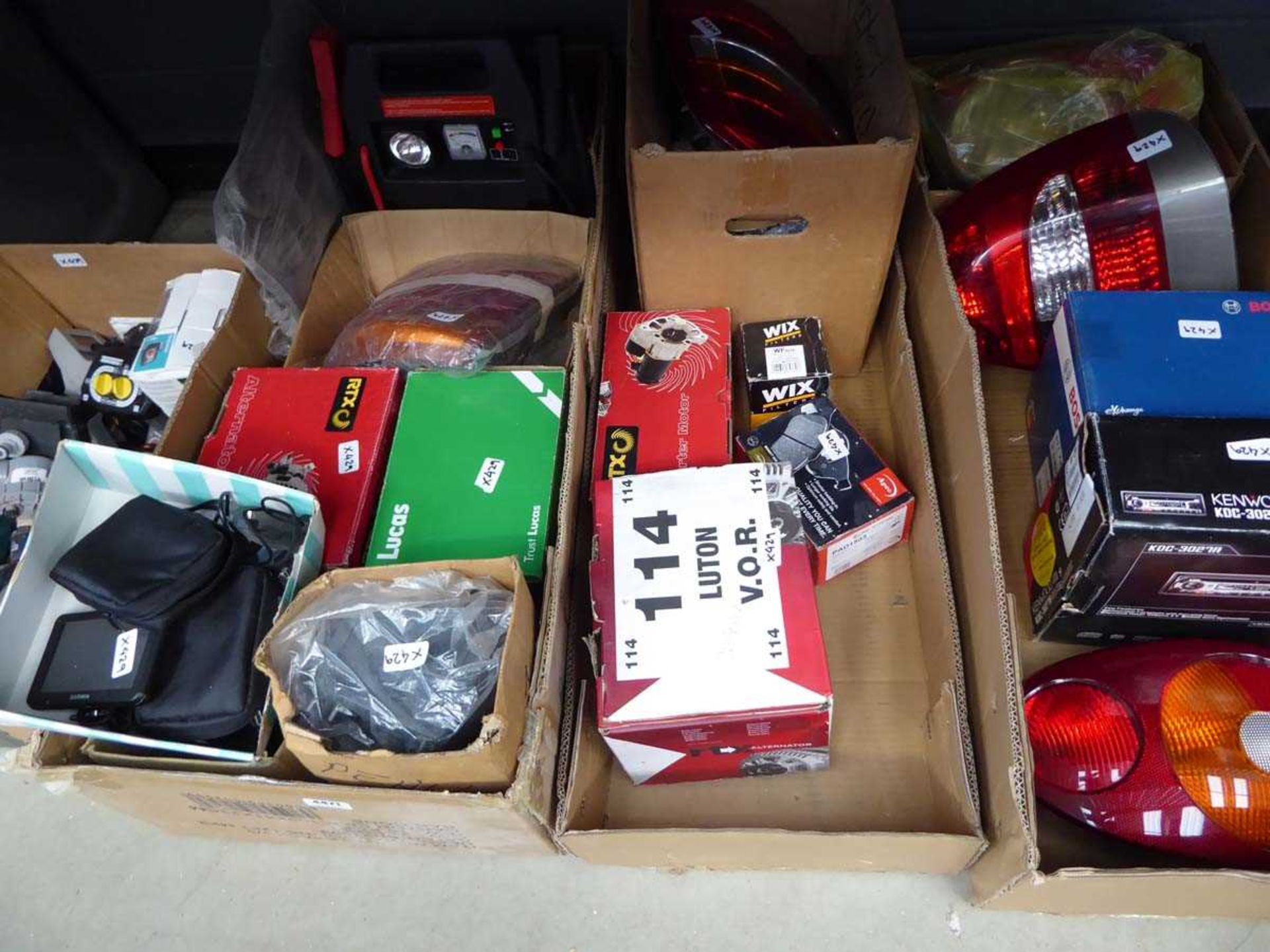 Under bay of assorted car parts and accessories plus box of sat navs - Image 3 of 4