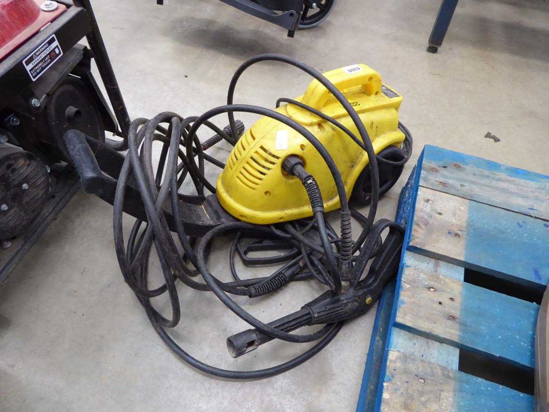 Small electric pressure washer