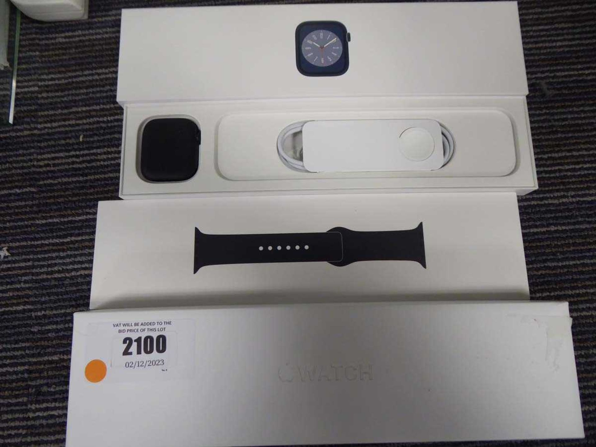 +VAT Boxed Series 8 Apple watch, Midnight aluminium sports band