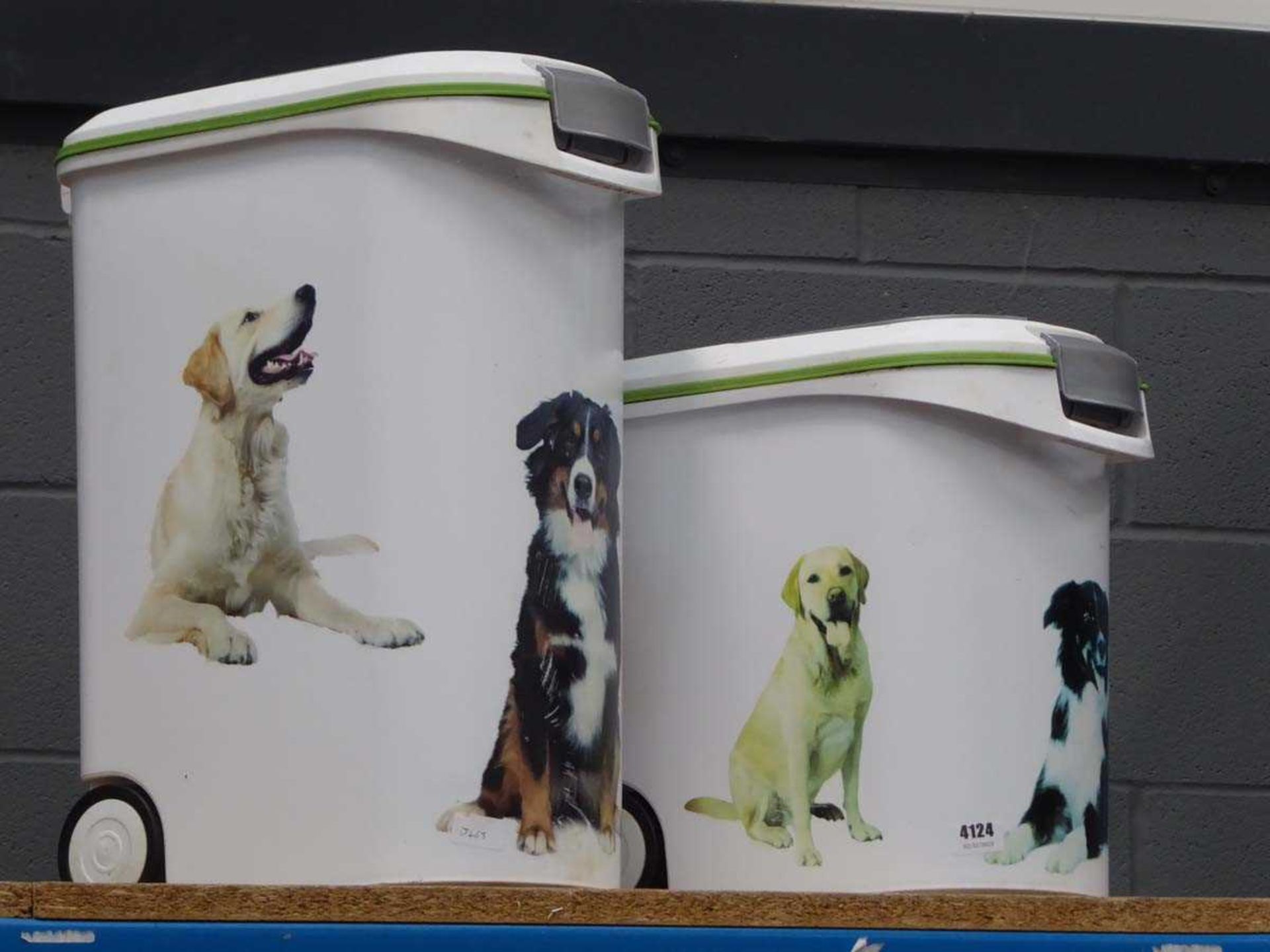 Pet food storage containers
