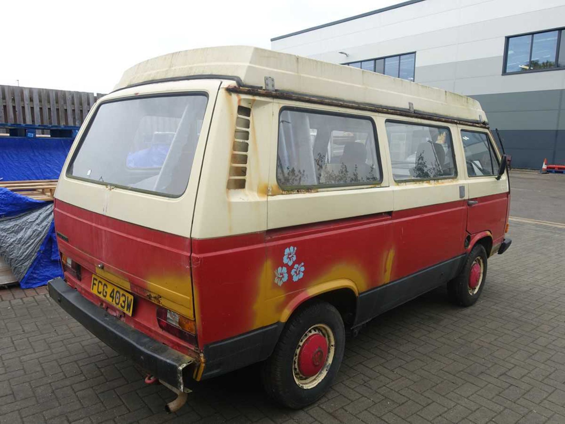 (FCG 403W) Volkswagen T25 Camper Van, Devon Moonraker in red and cream, with original gas fridge - Image 15 of 16