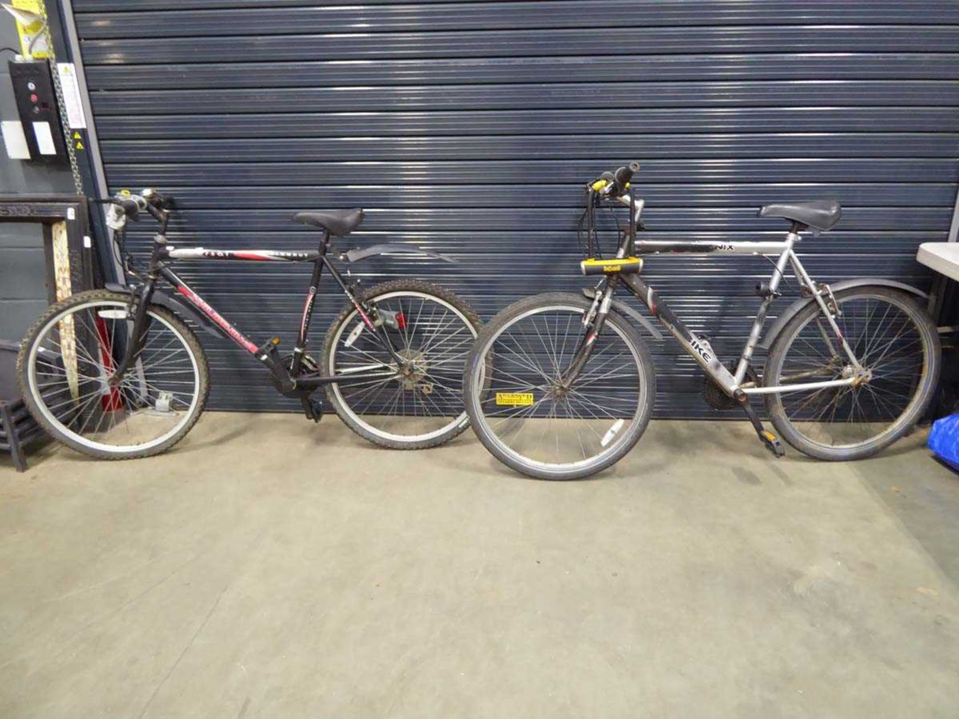Two gents bikes, one black and one silver