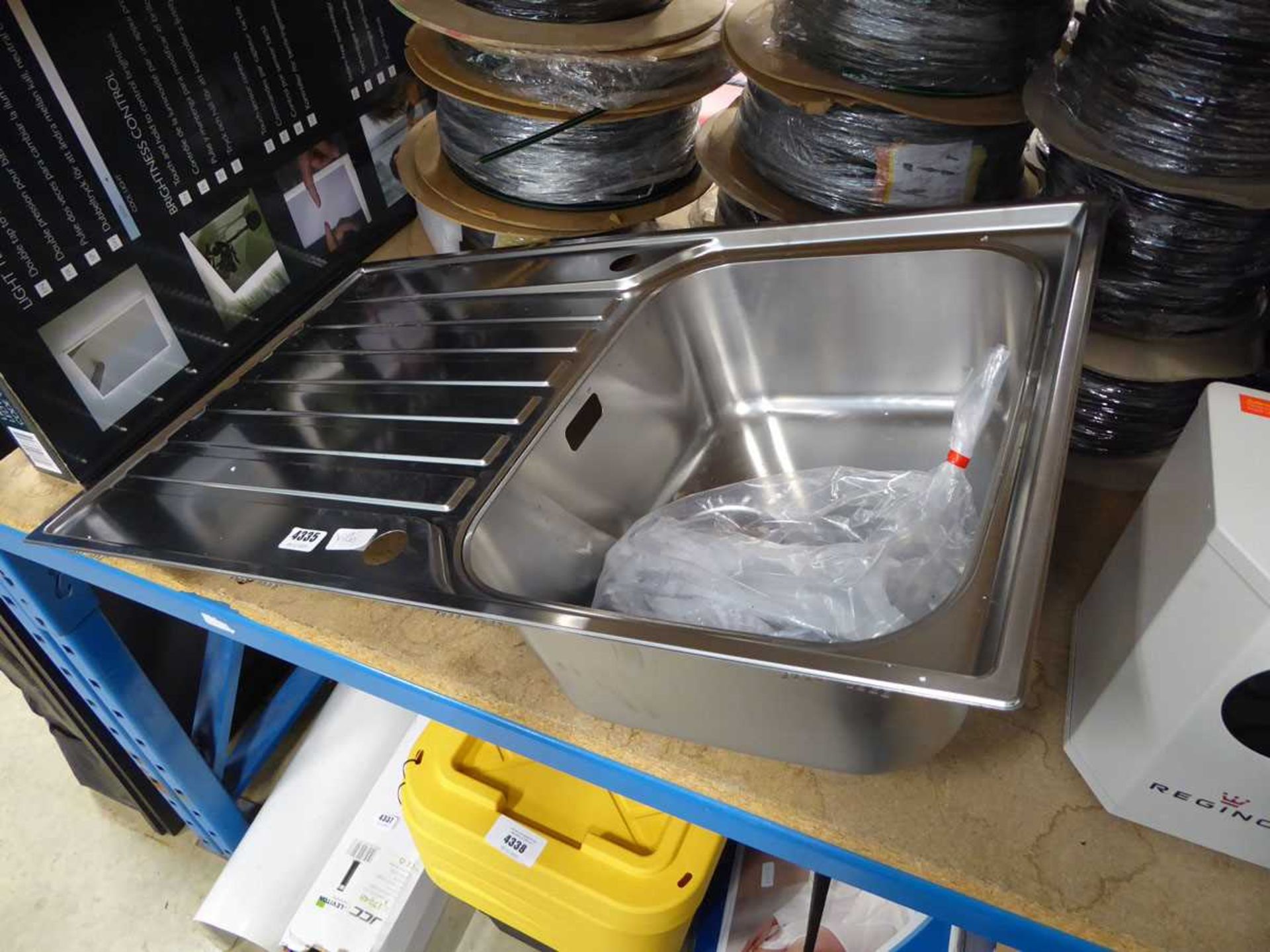 Single drainer stainless steel sink