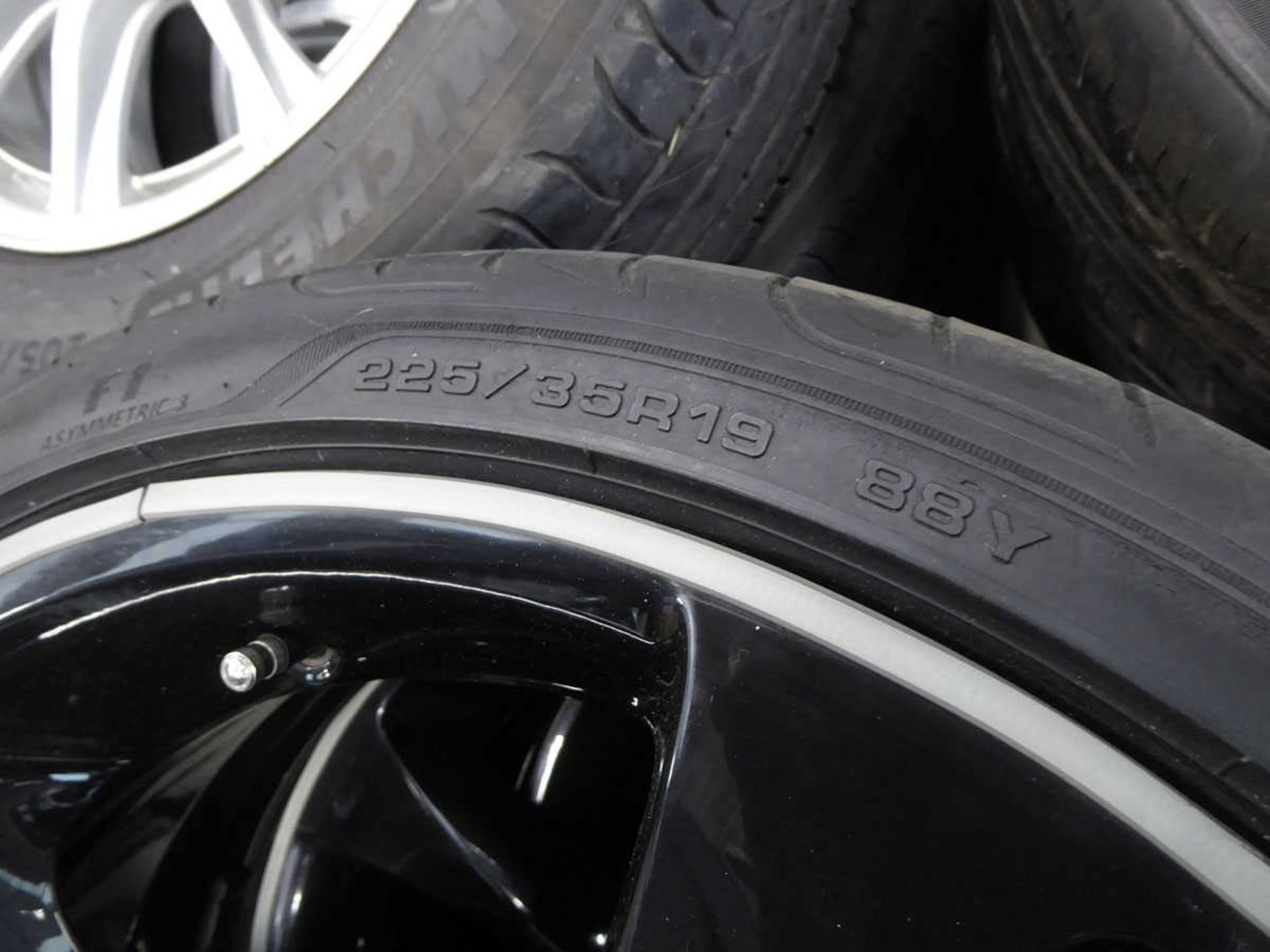 Set of BMW black alloy wheels with tyres, size 225-35r19 - Image 2 of 2