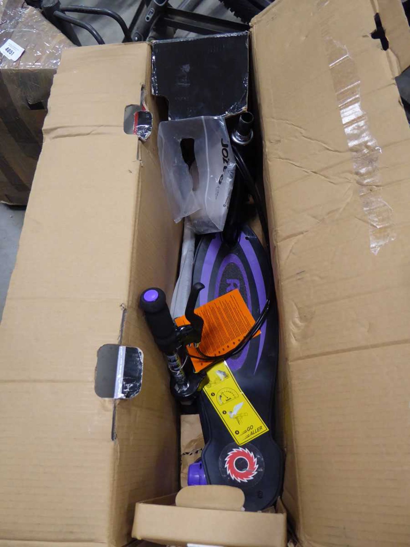 Boxed Razor scooter - Image 2 of 2