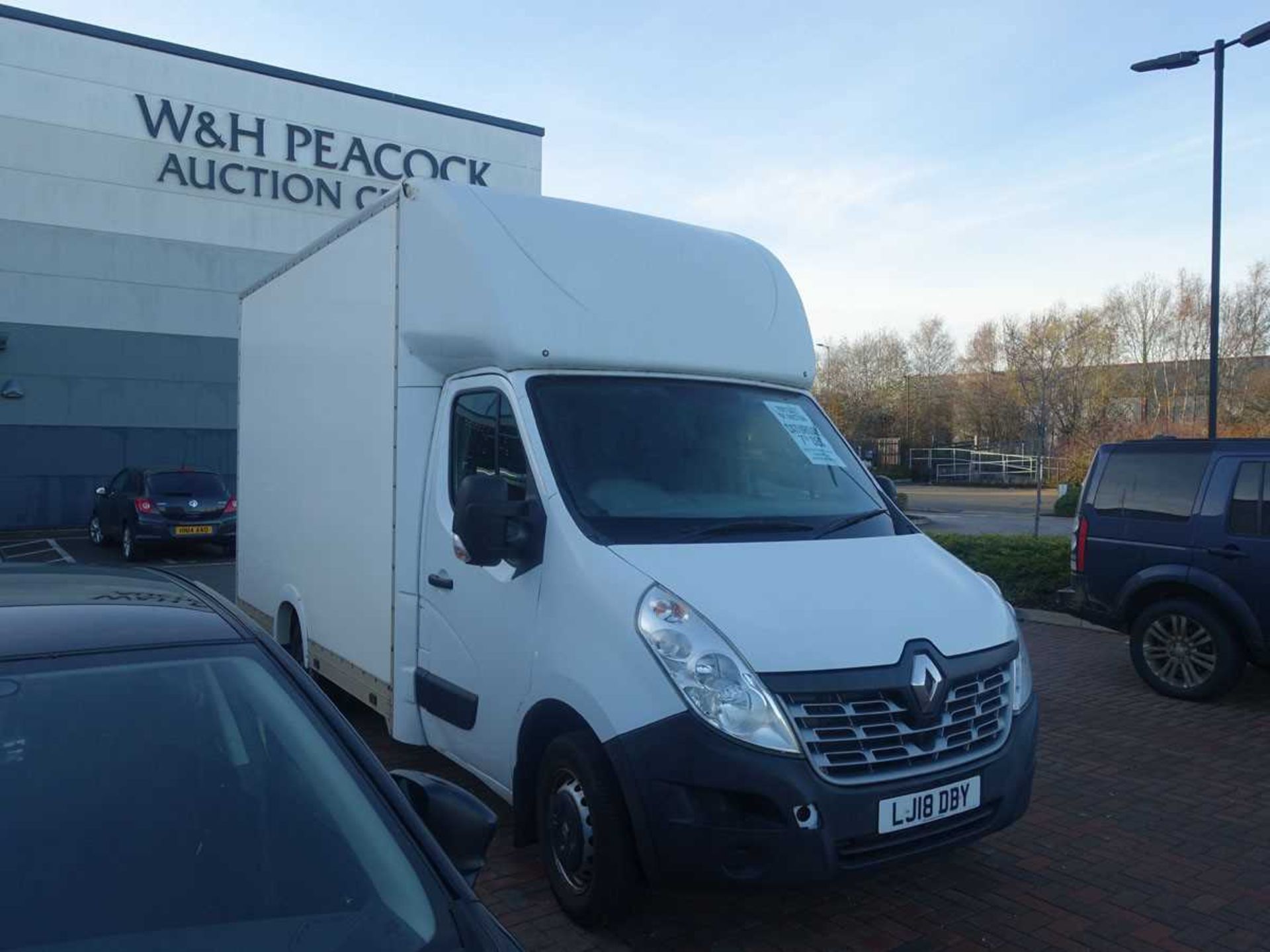 (LJ18 DBY) Renault Master ML35 B-NESS Energy DCi Luton Van in white, 6 speed manual, first - Image 3 of 9