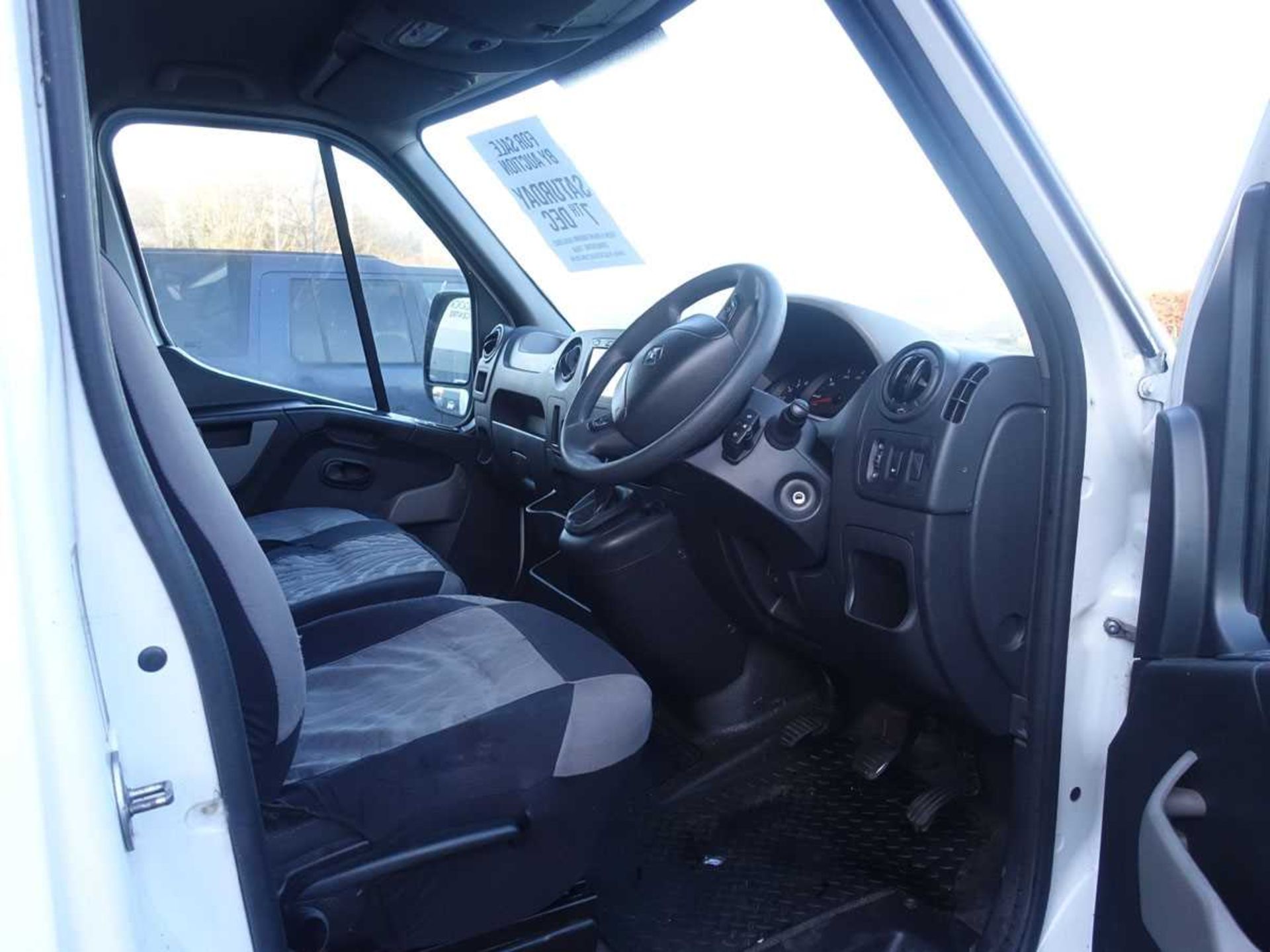 (LJ18 DBY) Renault Master ML35 B-NESS Energy DCi Luton Van in white, 6 speed manual, first - Image 4 of 9
