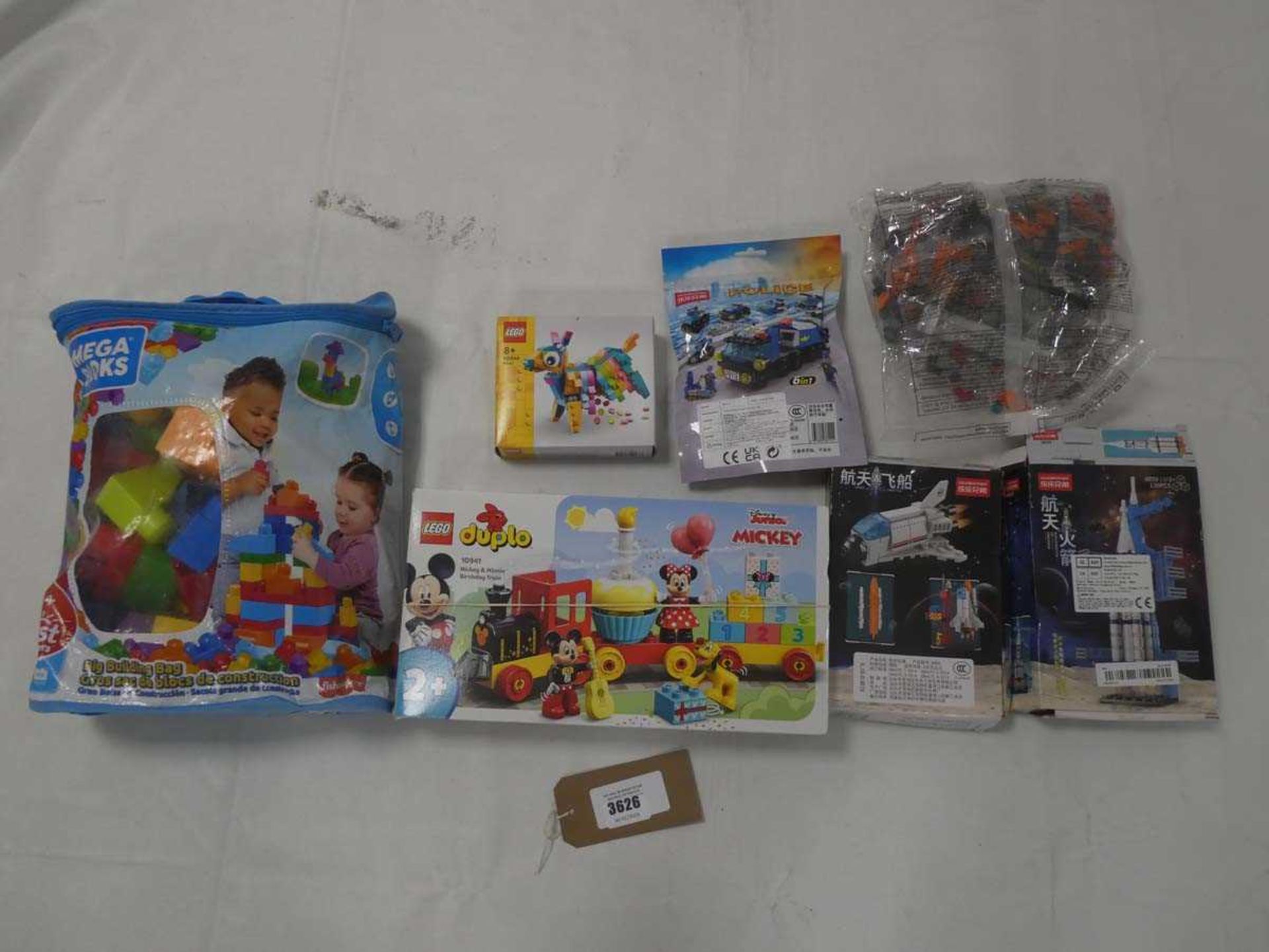 +VAT Selection of block / building toys to include Mega Blocks pack, Lego Duplo Mickey train, etc