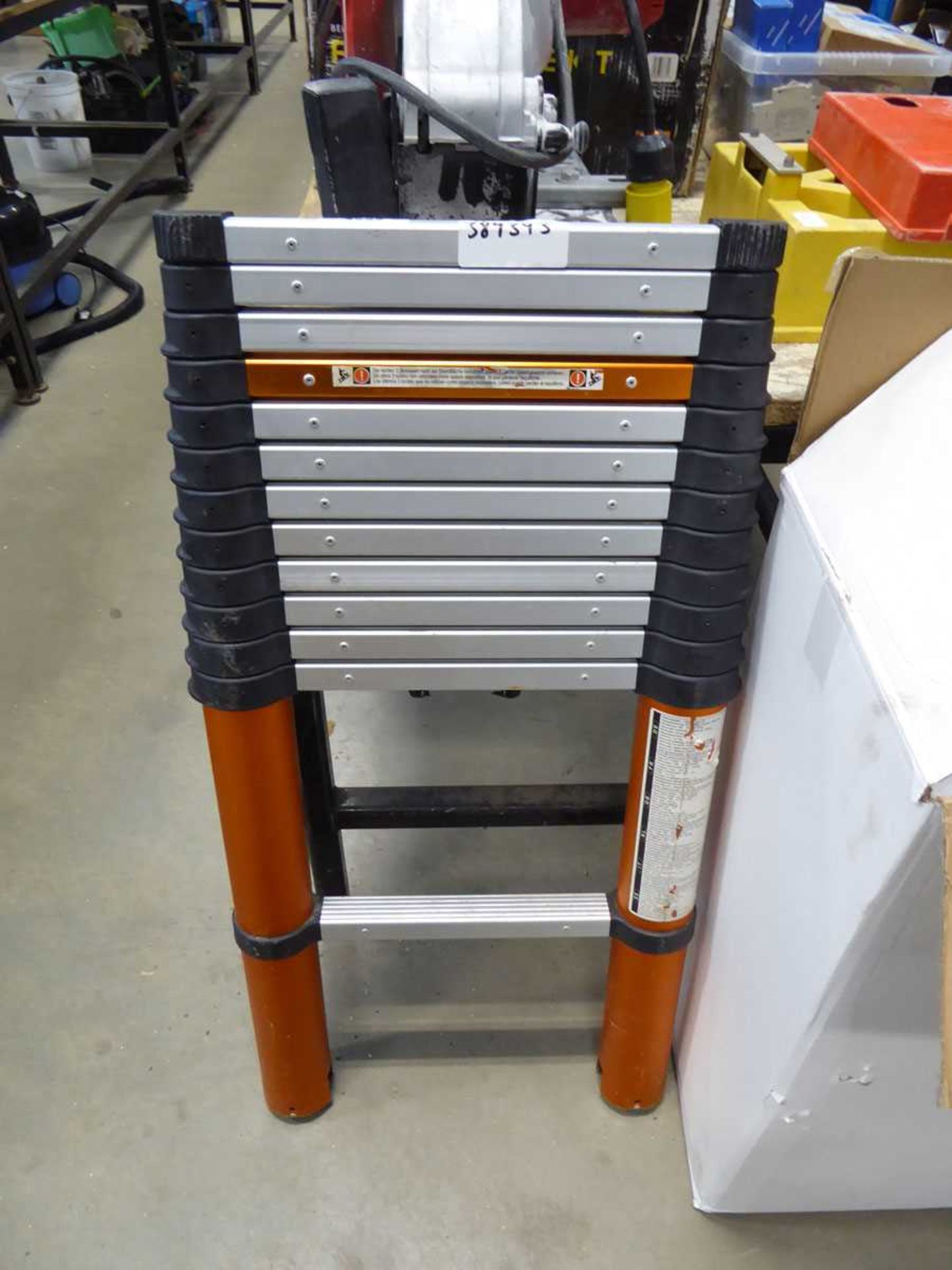 +VAT Telescopic ladder