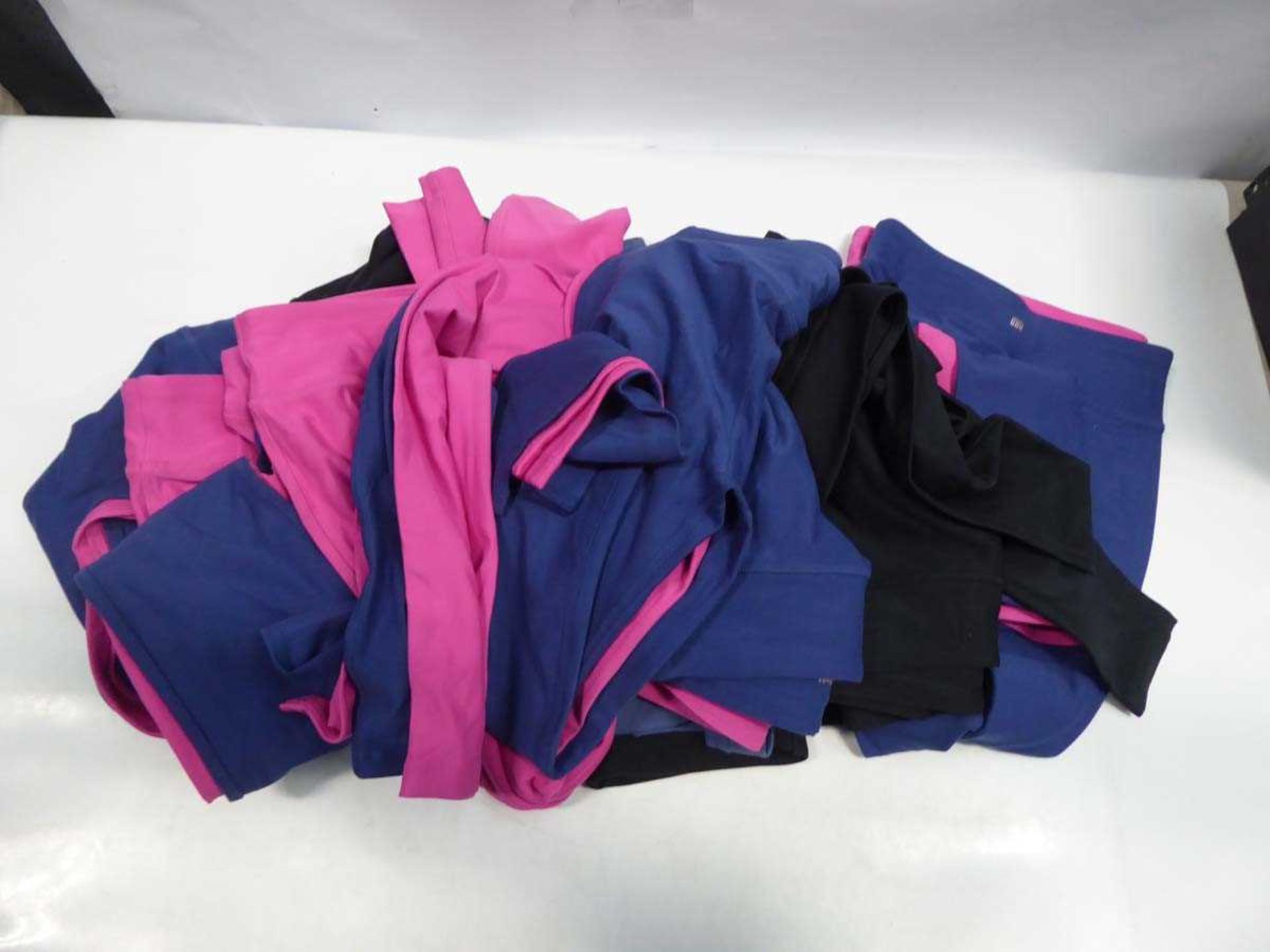 +VAT Quantity of Mondetta active leggings in pink, blue and black