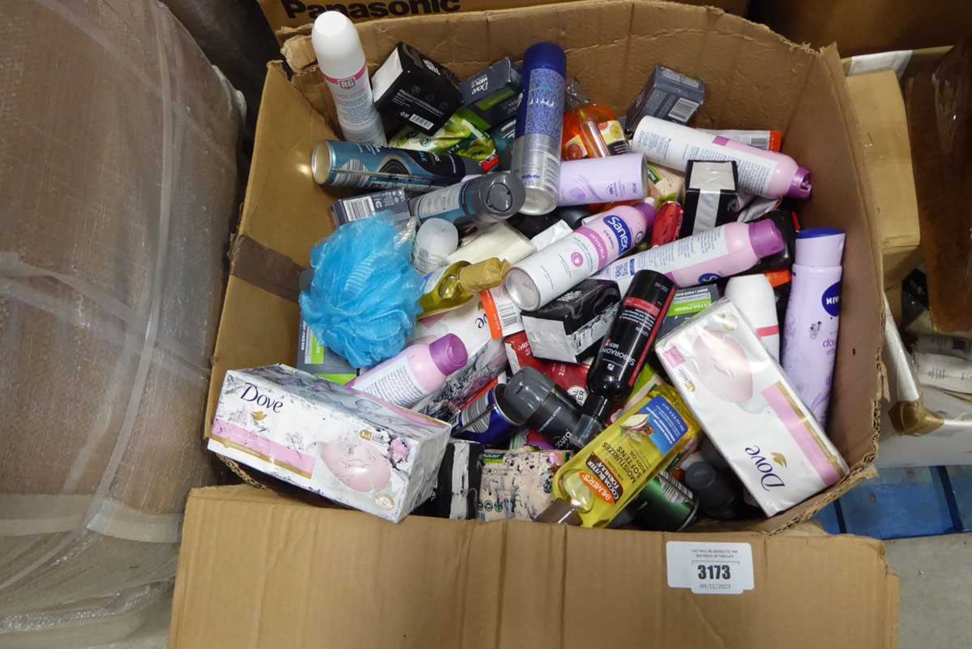 +VAT Box of assorted toiletries and cosmetics - Image 2 of 2