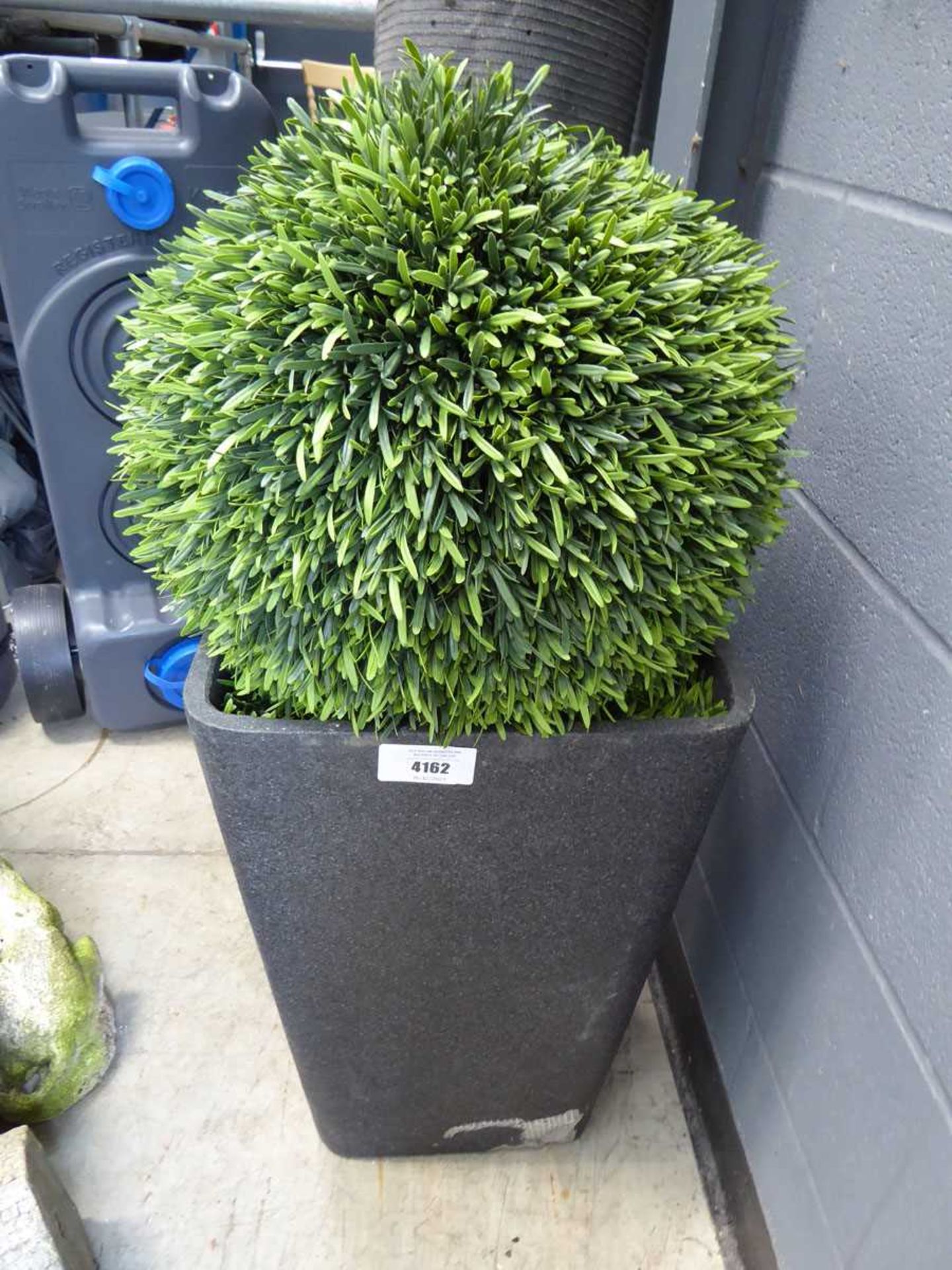 Artificial buxus ball - Image 2 of 2