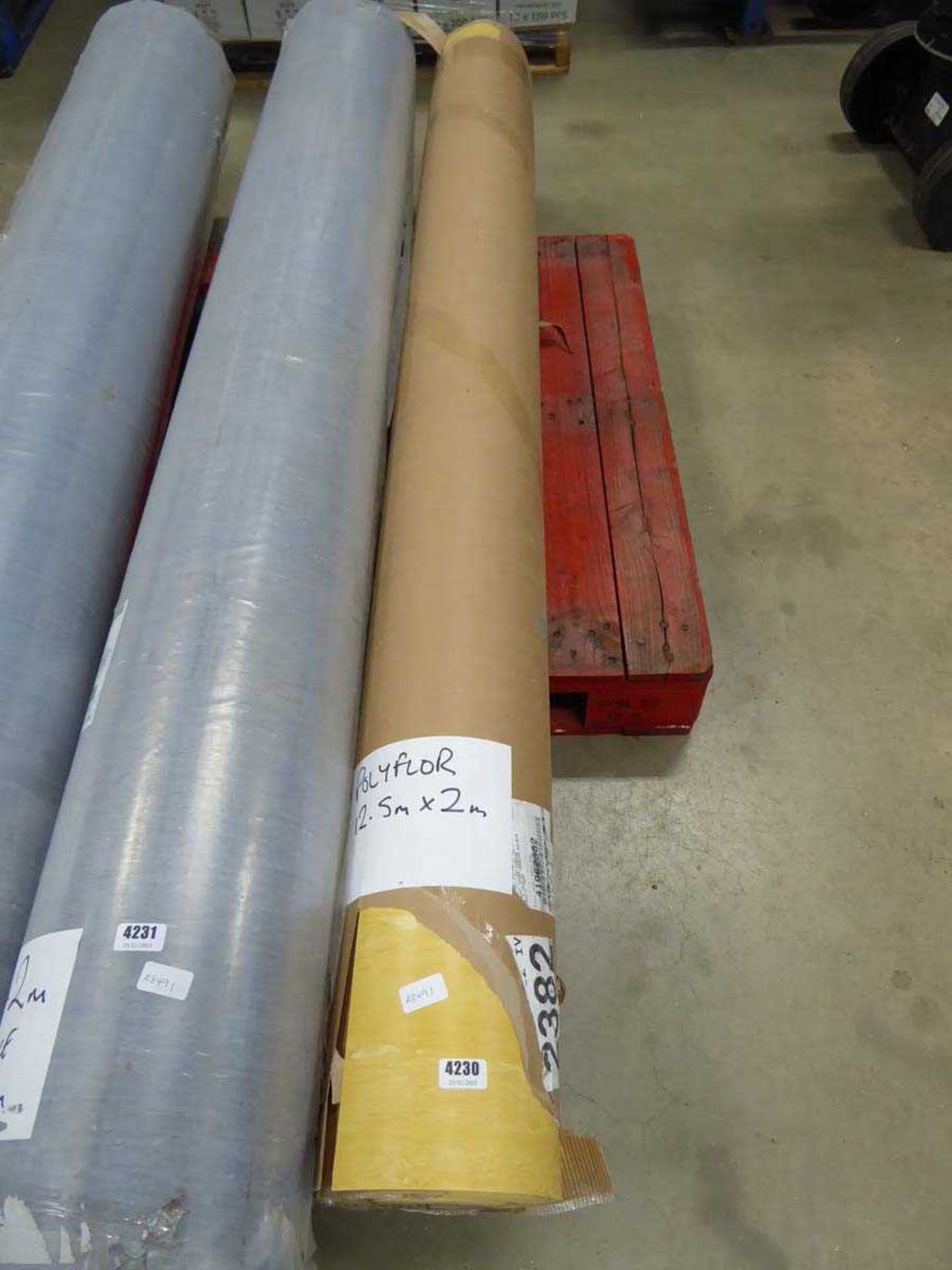 Roll of yellow polyfloor, approx. 12.5 x 2m