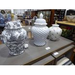 +VAT 2 table lamps and blue and whit temple jar