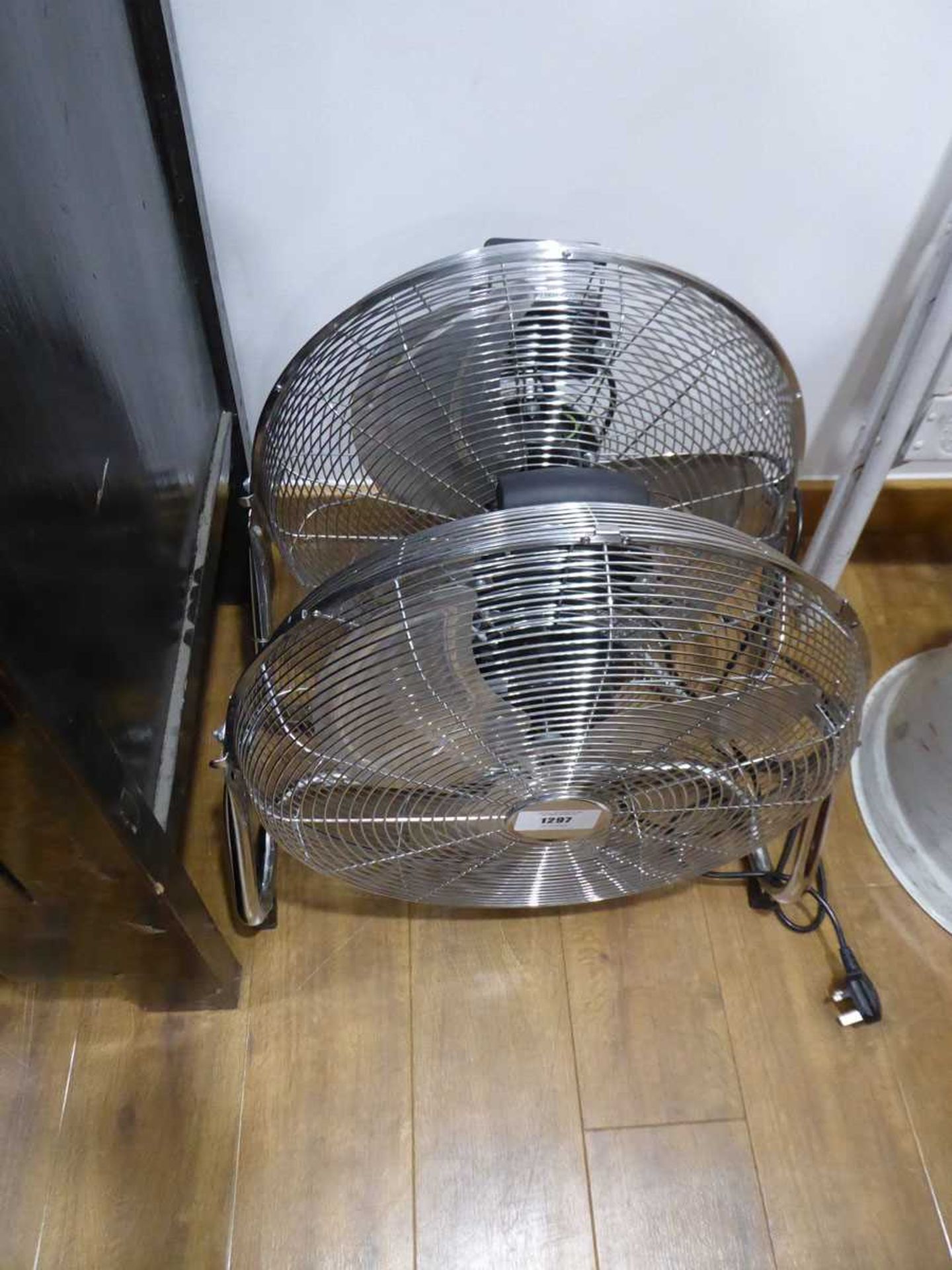 +VAT 2 floor standing fans