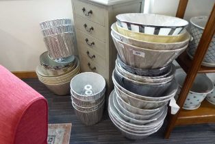+VAT Collection of approx. 34 various lamp shades
