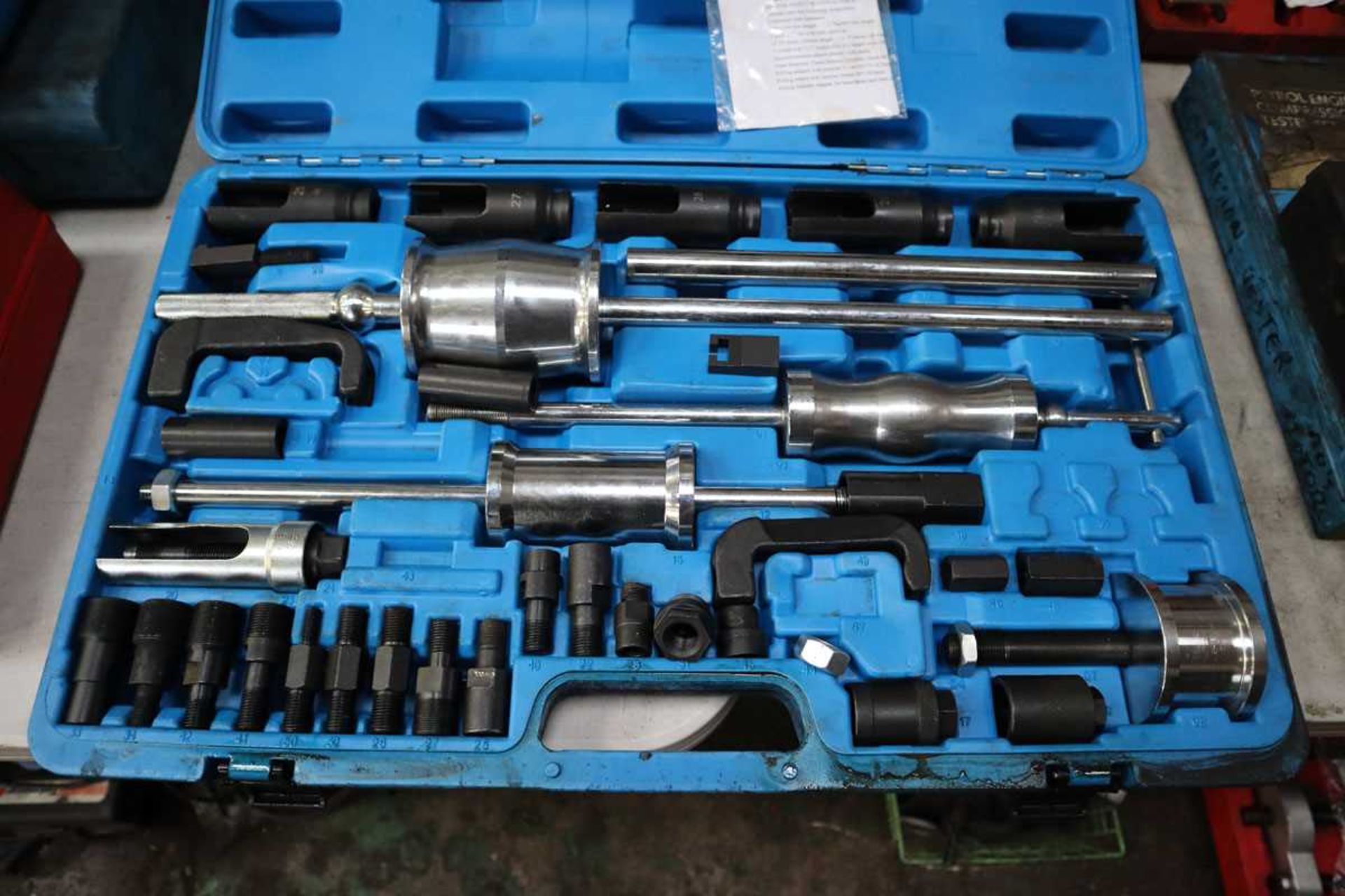 +VAT Slide hammer set with case