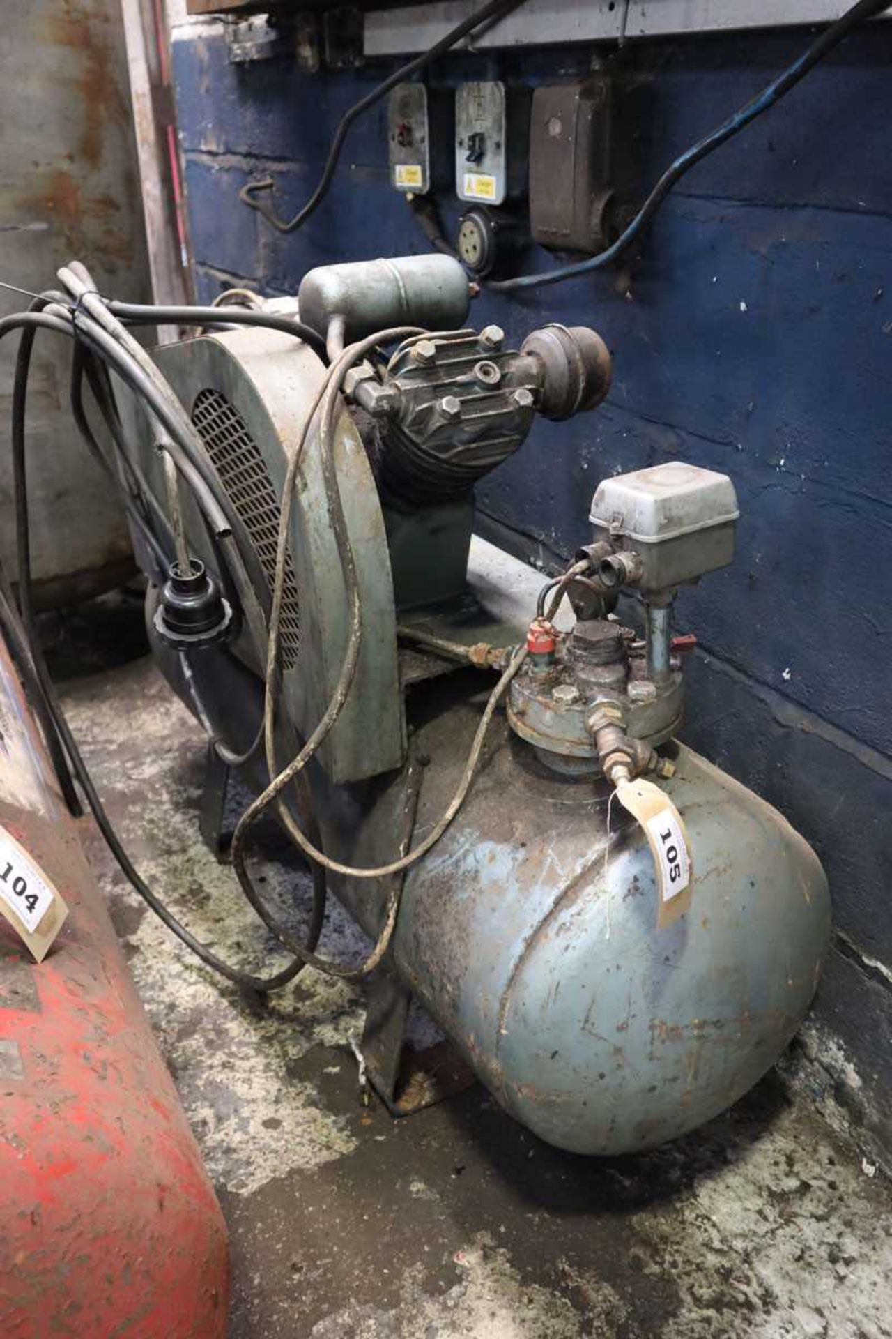+VAT Receiver mounted air compressor unit with approx. 150L tank, single phase electric