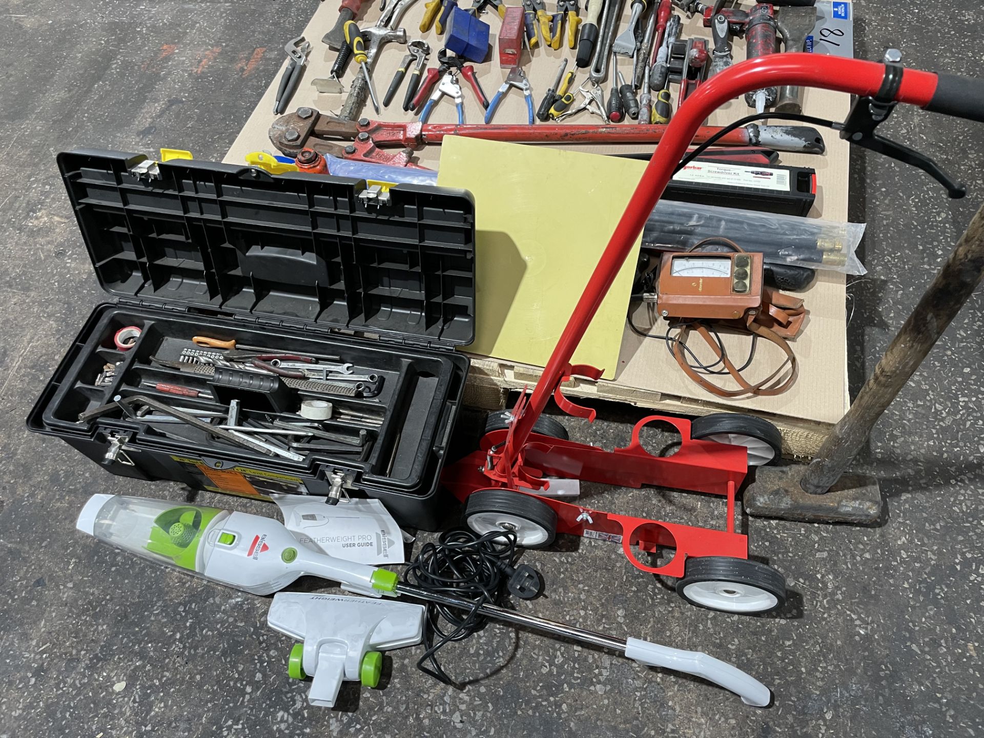 A Quantity of Hand Tools and Equipment including Bolt Cutters, Hedge Croppers, Draining Rods, Line - Image 4 of 4