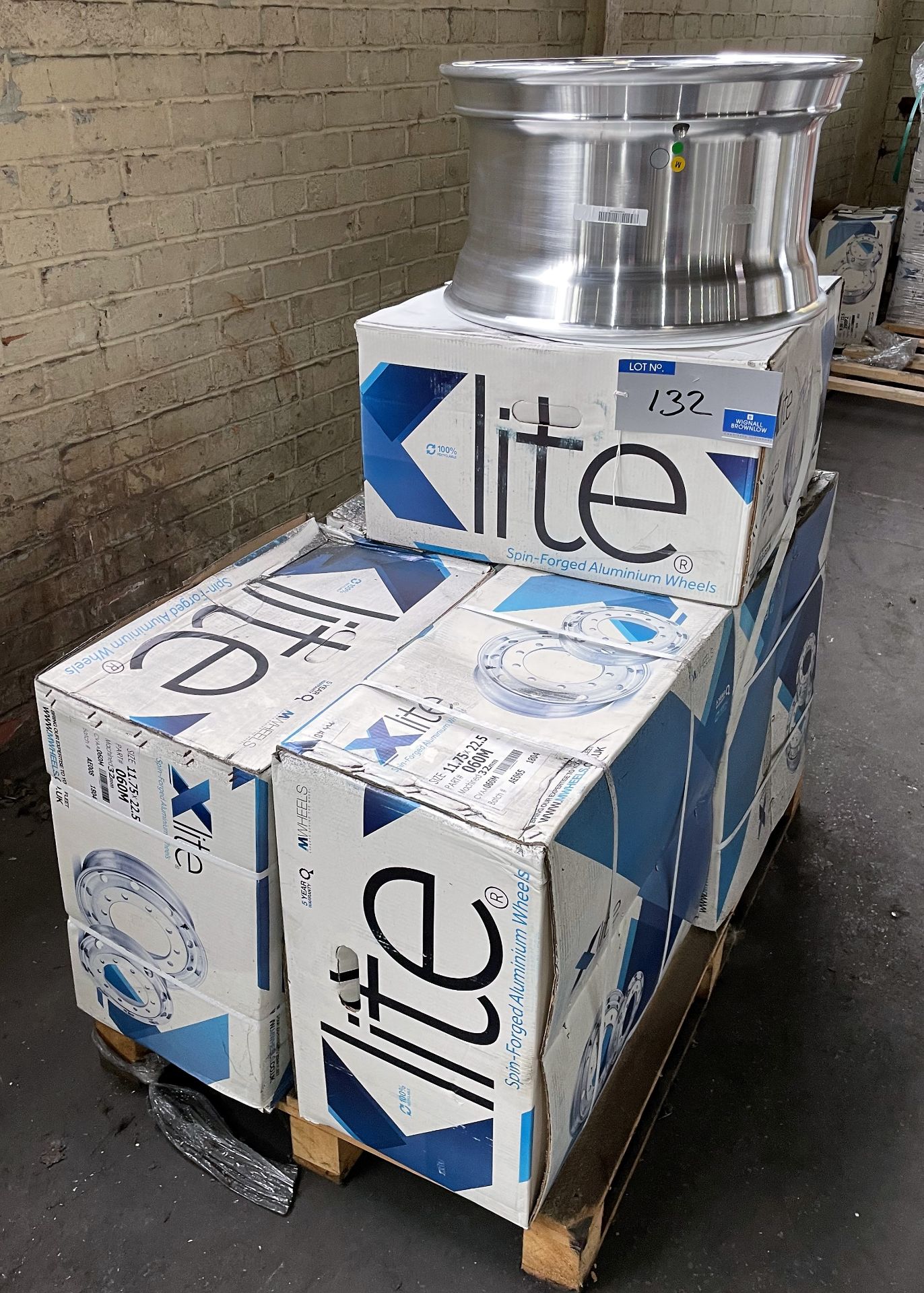 5 MWheels Xlite Spin Forged Aluminium Wheels, 11.75 x 22.5, Part No.060M, machined 32mm (boxed as - Image 2 of 3