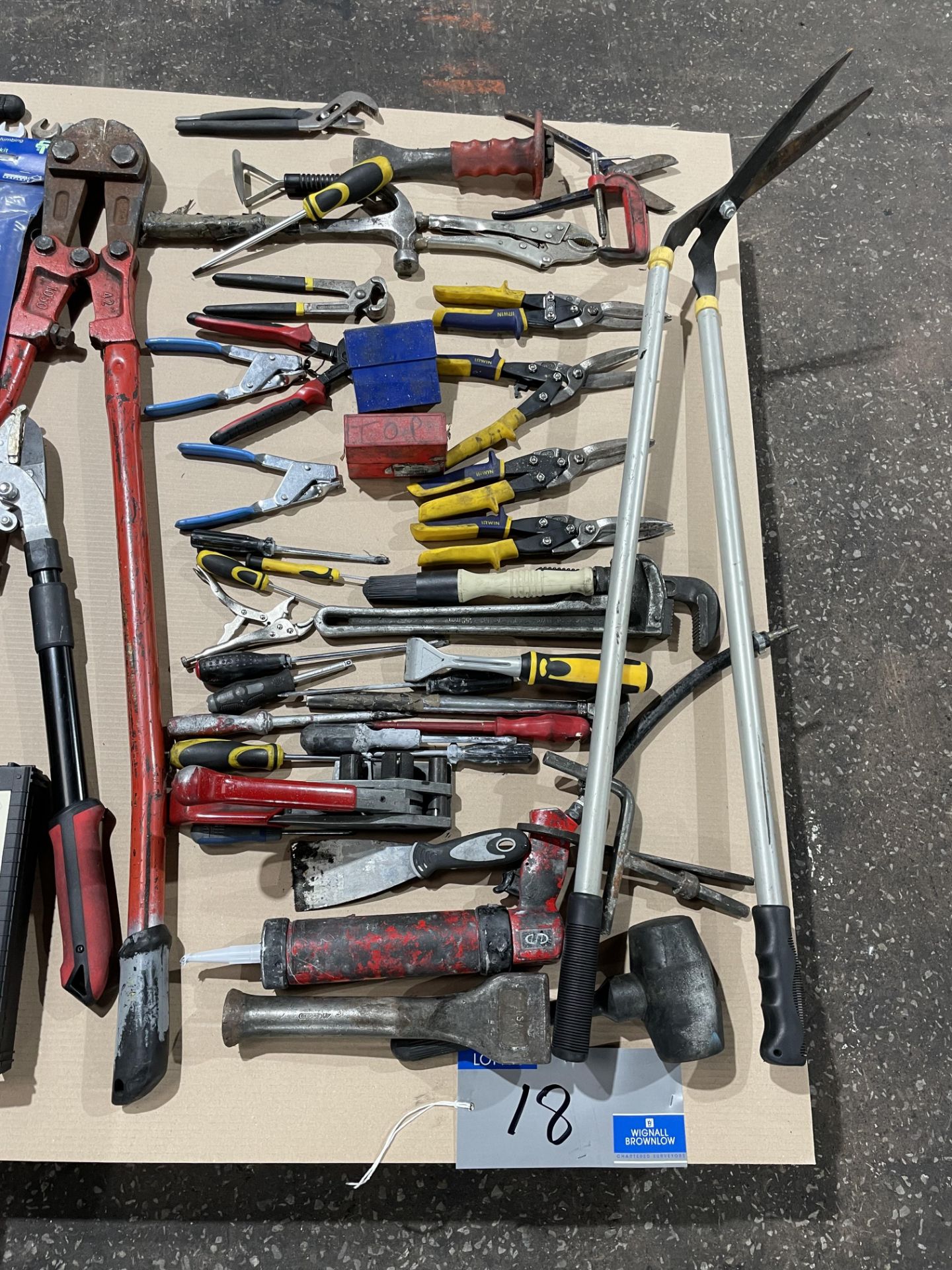 A Quantity of Hand Tools and Equipment including Bolt Cutters, Hedge Croppers, Draining Rods, Line - Image 2 of 4