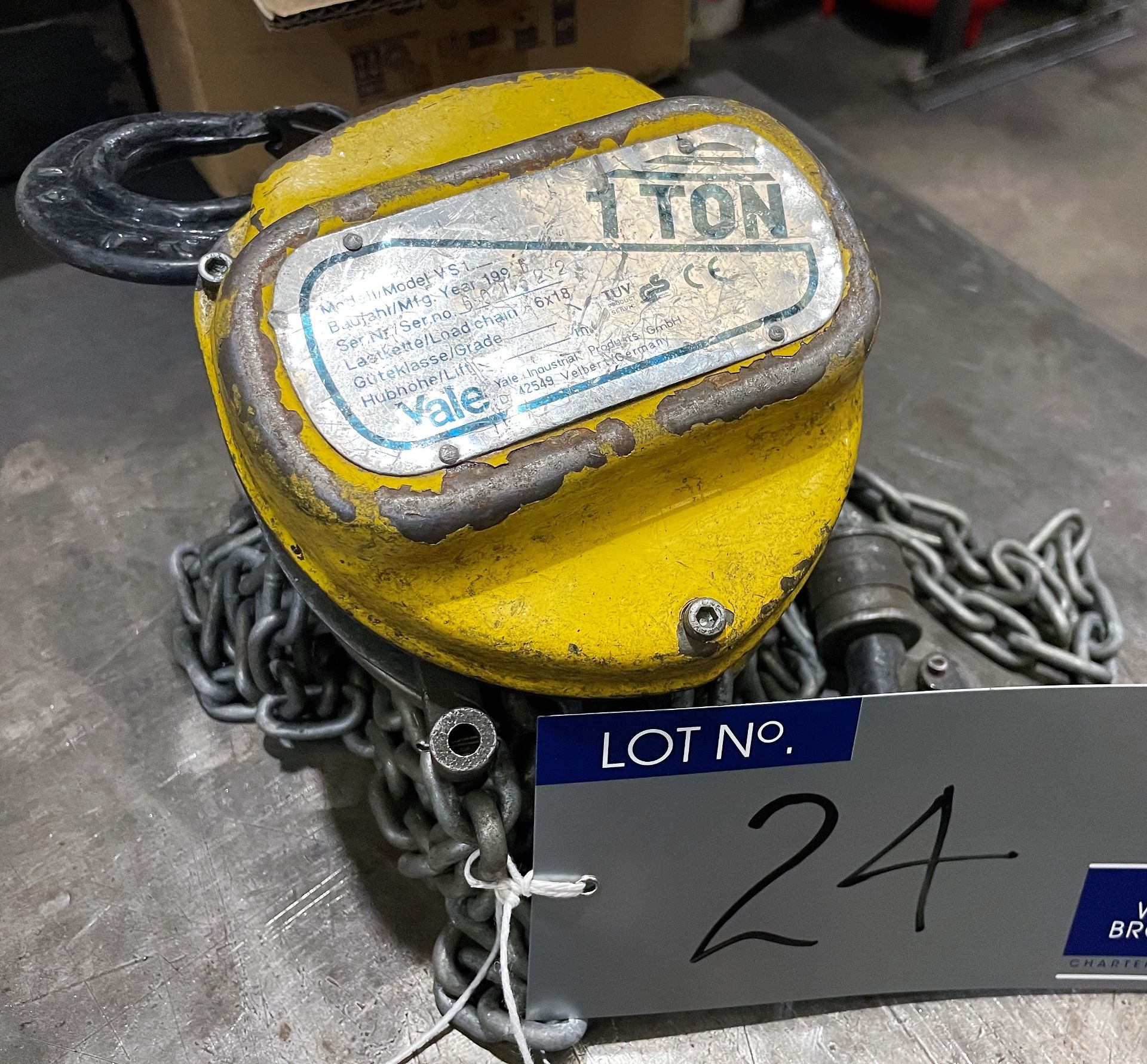 A Yale VS.1 1 ton Chain Hoist, 3m.