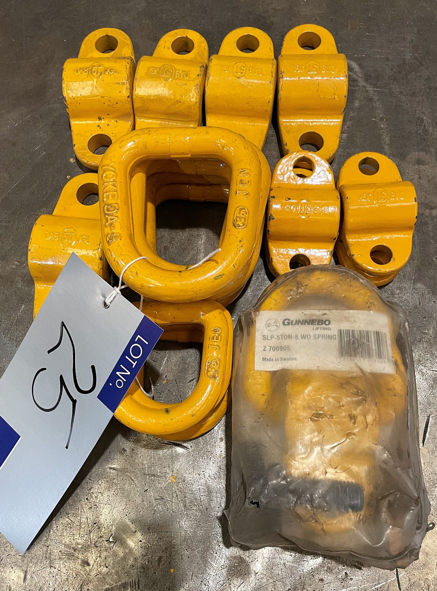 5 Yoke DA-5 Lifting Hooks, 5 tonne; 4 Yoke DA-3 Lifting Hooks, 3 tonne; 9 Plates; 2 Gunnebo SLP 5