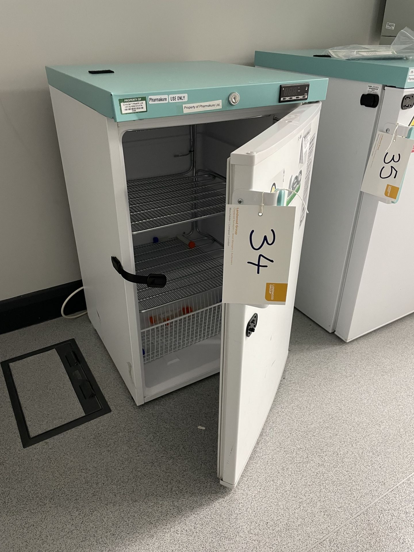 A LEC Medical LSFSF107UK laboratory freezer, 107 litre no: 9009000020444410633.