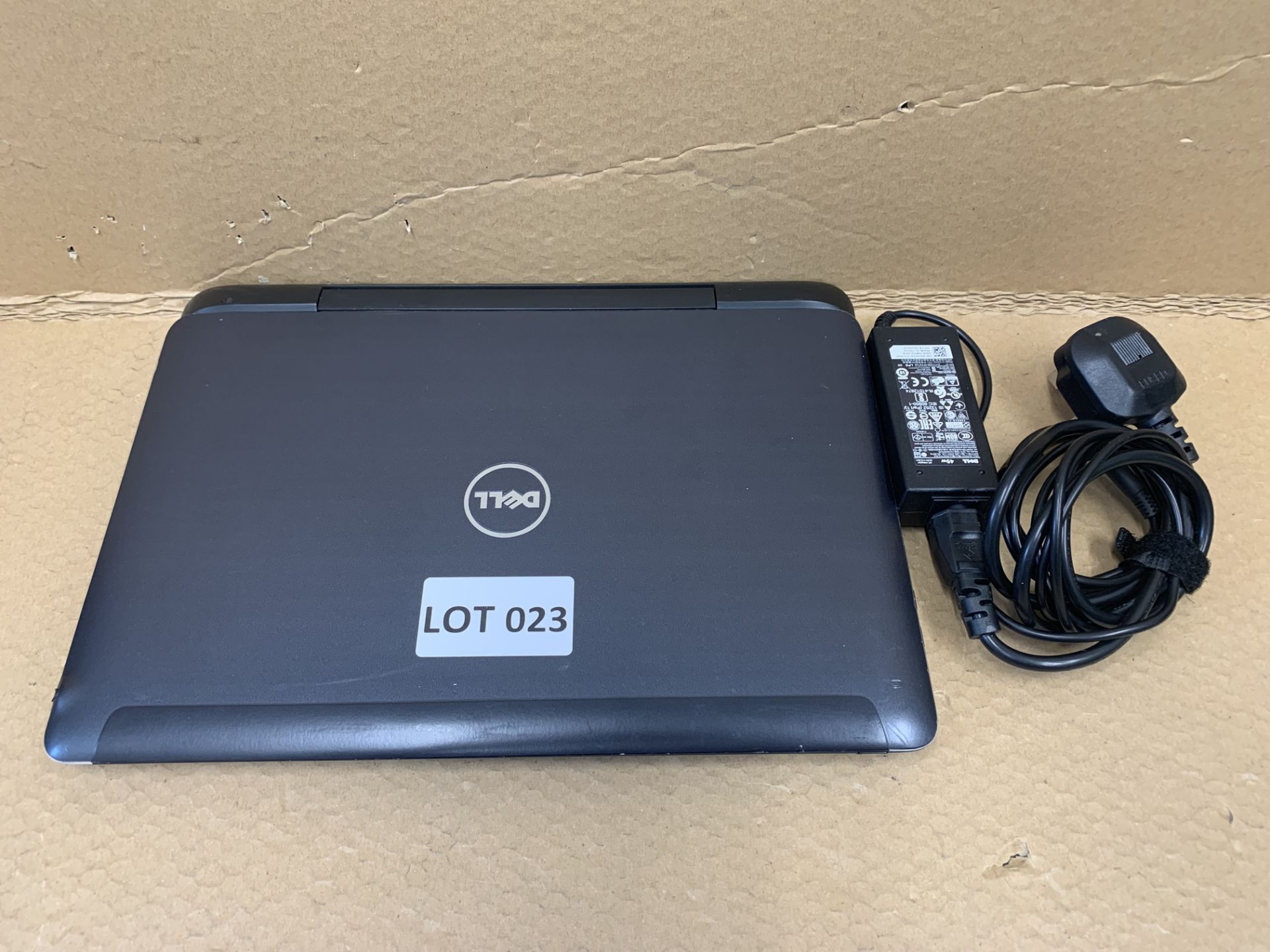 A Dell Latitude 7350 Laptop/Tablet, touchscreen, detachable keyboard-Intel M-5Y71 @ 1.2GHz, 8Gb RAM,