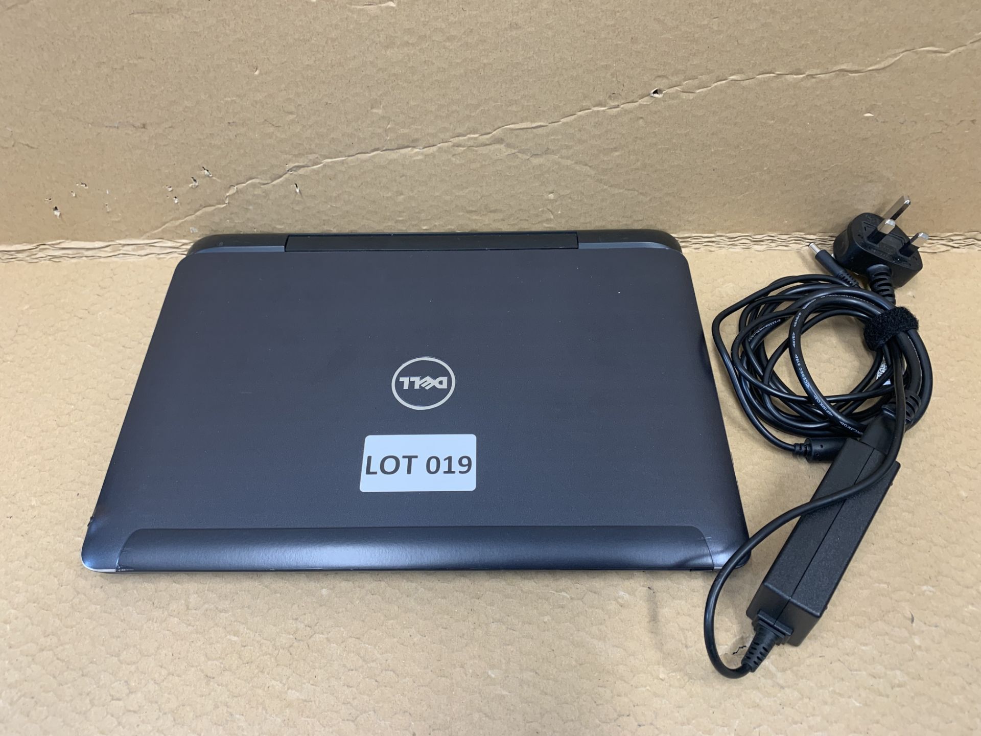 A Dell Latitude 7350 Laptop/Tablet, touchscreen, detachable keyboard-Intel M-5Y71 @ 1.2GHz, 8Gb RAM,