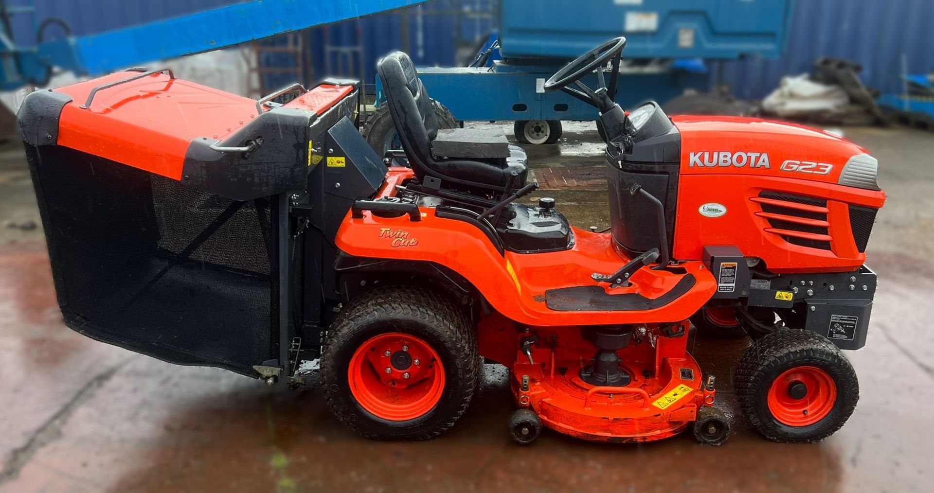 A Kubota G23LD48UK Twin Cut 48in 2WD Ride On Lawns Mower with Grass Box, Serial No.20710 (2012), - Image 3 of 14