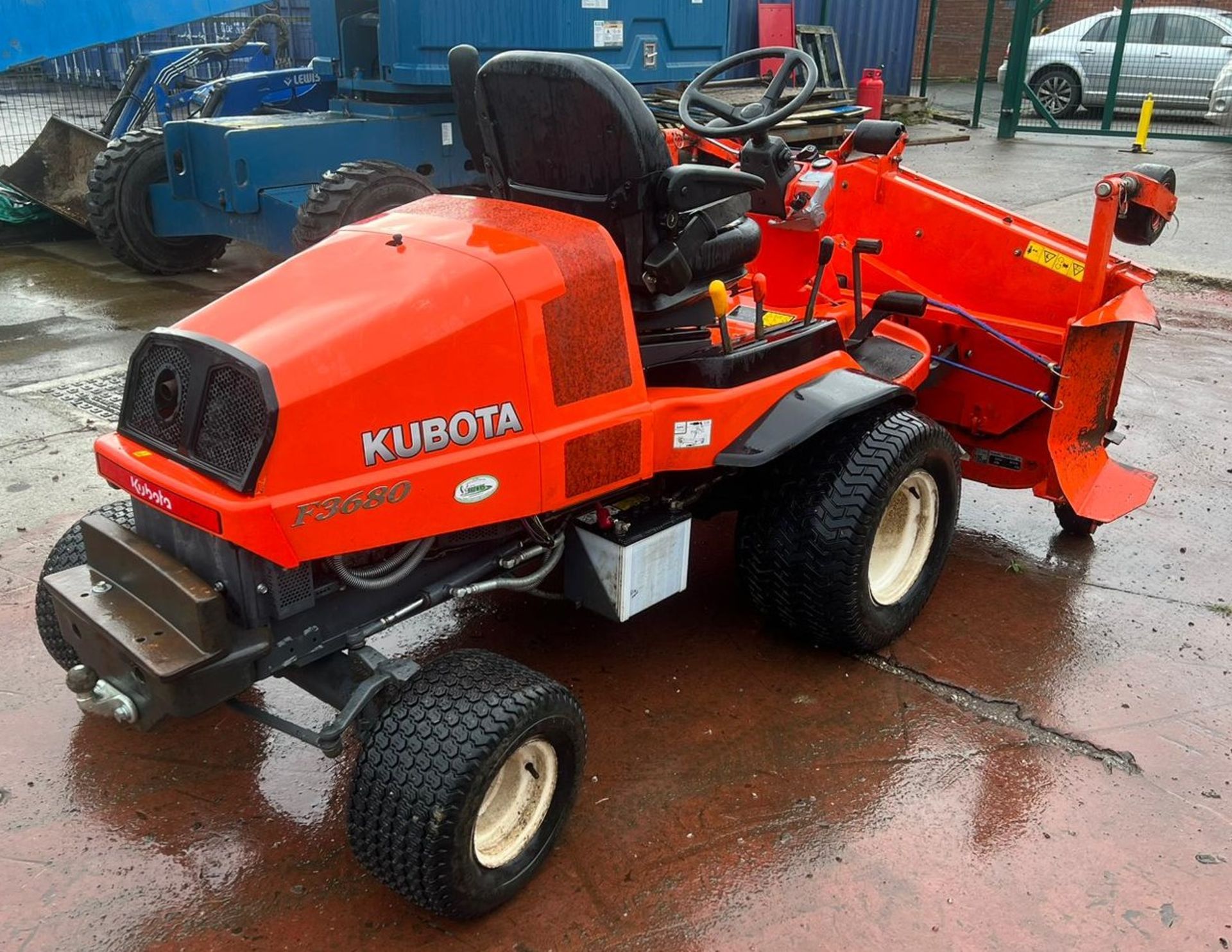 A Kubota F3680-EC 4WD Ride On Mower with 3 blade Mower Deck (one blade missing) and towing hitch, - Image 6 of 13