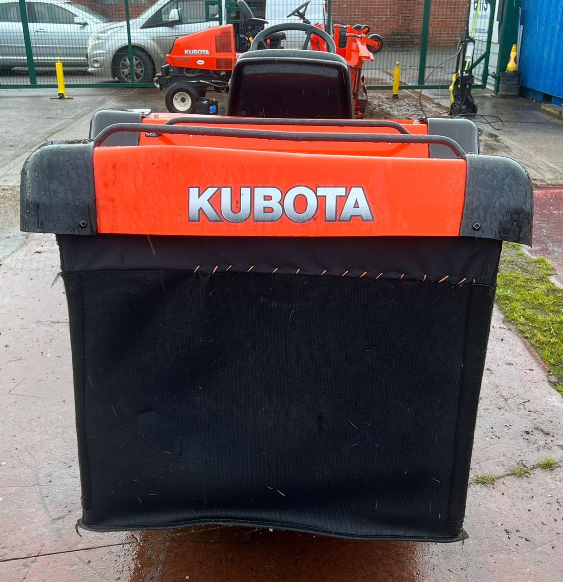 A Kubota G23LD48UK Twin Cut 48in 2WD Ride On Lawns Mower with Grass Box, Serial No.20710 (2012), - Image 8 of 14