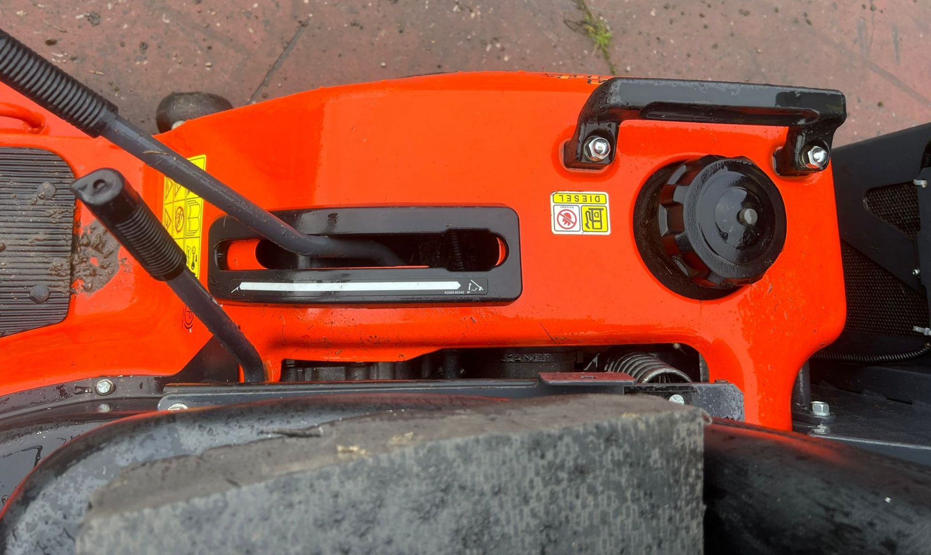 A Kubota G23LD48UK Twin Cut 48in 2WD Ride On Lawns Mower with Grass Box, Serial No.20710 (2012), - Image 11 of 14