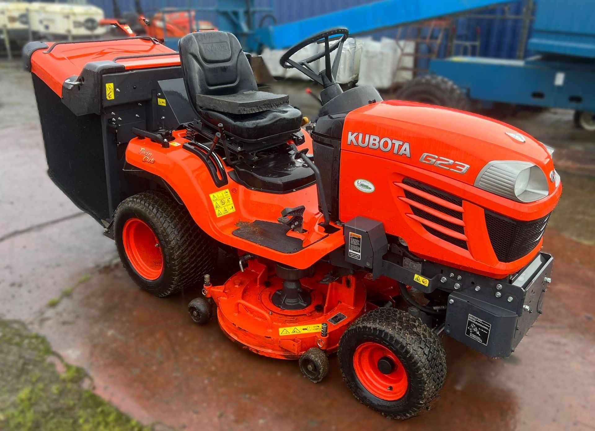 A Kubota G23LD48UK Twin Cut 48in 2WD Ride On Lawns Mower with Grass Box, Serial No.20710 (2012), - Image 2 of 14