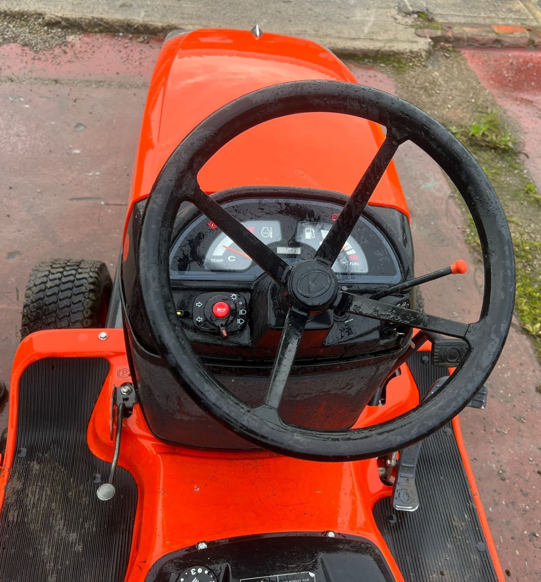 A Kubota G23LD48UK Twin Cut 48in 2WD Ride On Lawns Mower with Grass Box, Serial No.20710 (2012), - Image 9 of 14