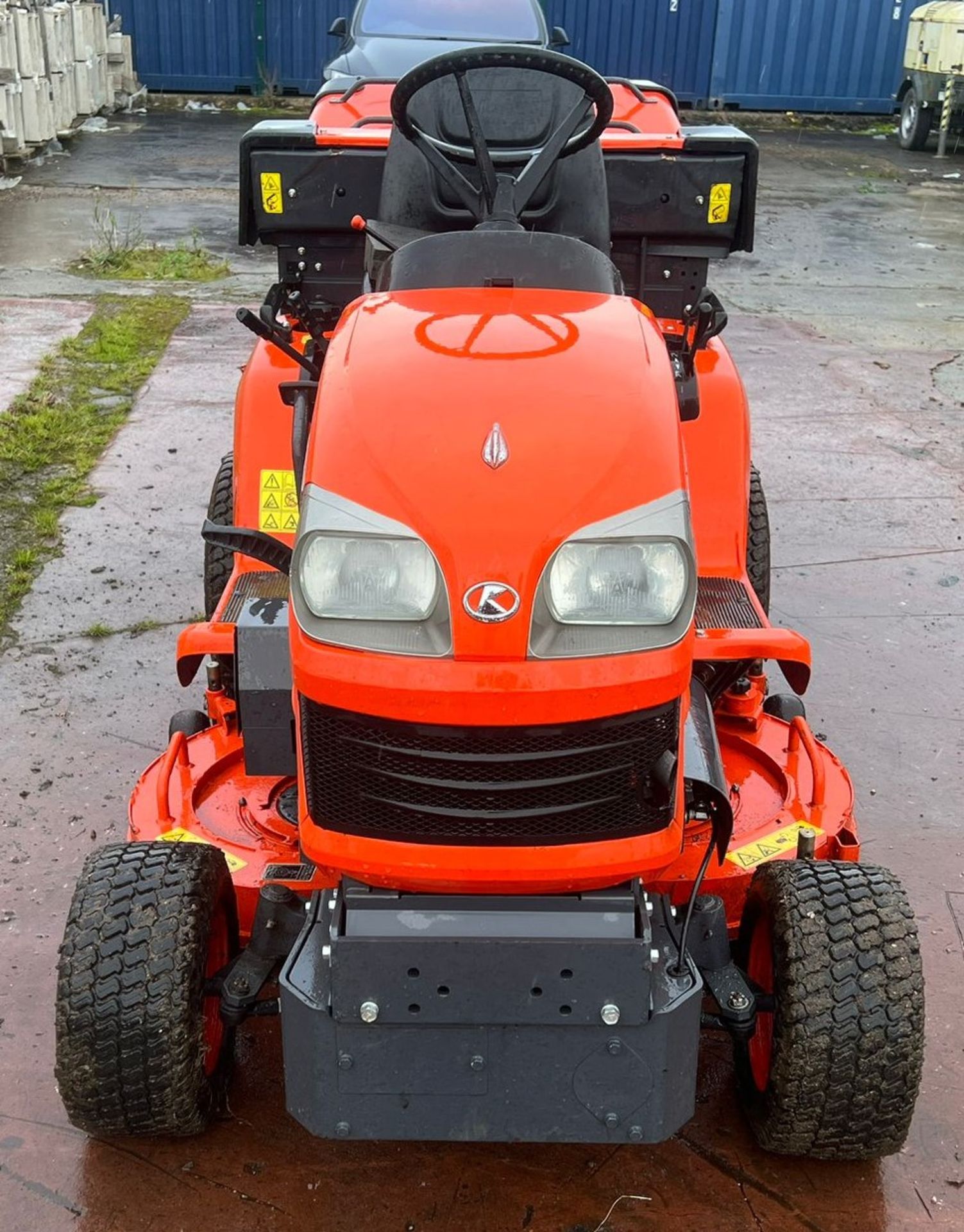 A Kubota G23LD48UK Twin Cut 48in 2WD Ride On Lawns Mower with Grass Box, Serial No.20710 (2012), - Image 7 of 14