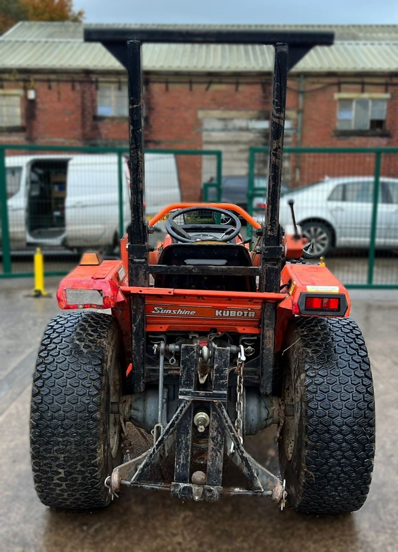 A Kubota Sunshine L1-215 Compact Utility Tractor with Monroematic Auto Controls, 1350mm bucket, - Image 7 of 8
