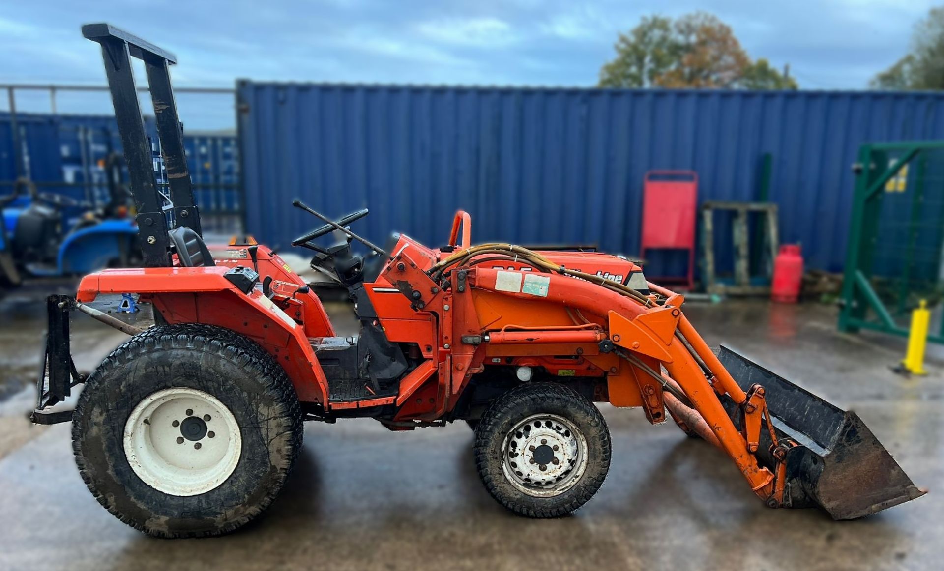 A Kubota Sunshine L1-215 Compact Utility Tractor with Monroematic Auto Controls, 1350mm bucket, - Image 5 of 8