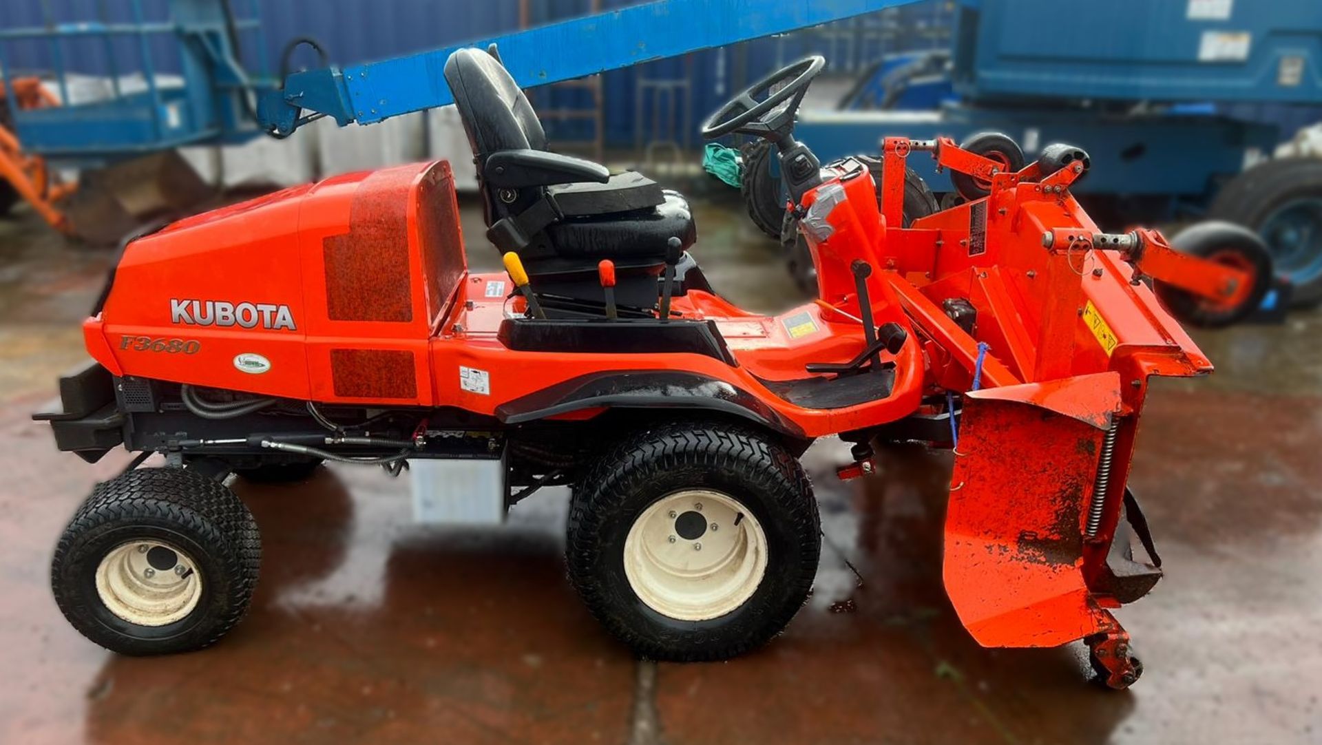 A Kubota F3680-EC 4WD Ride On Mower with 3 blade Mower Deck (one blade missing) and towing hitch, - Image 3 of 13