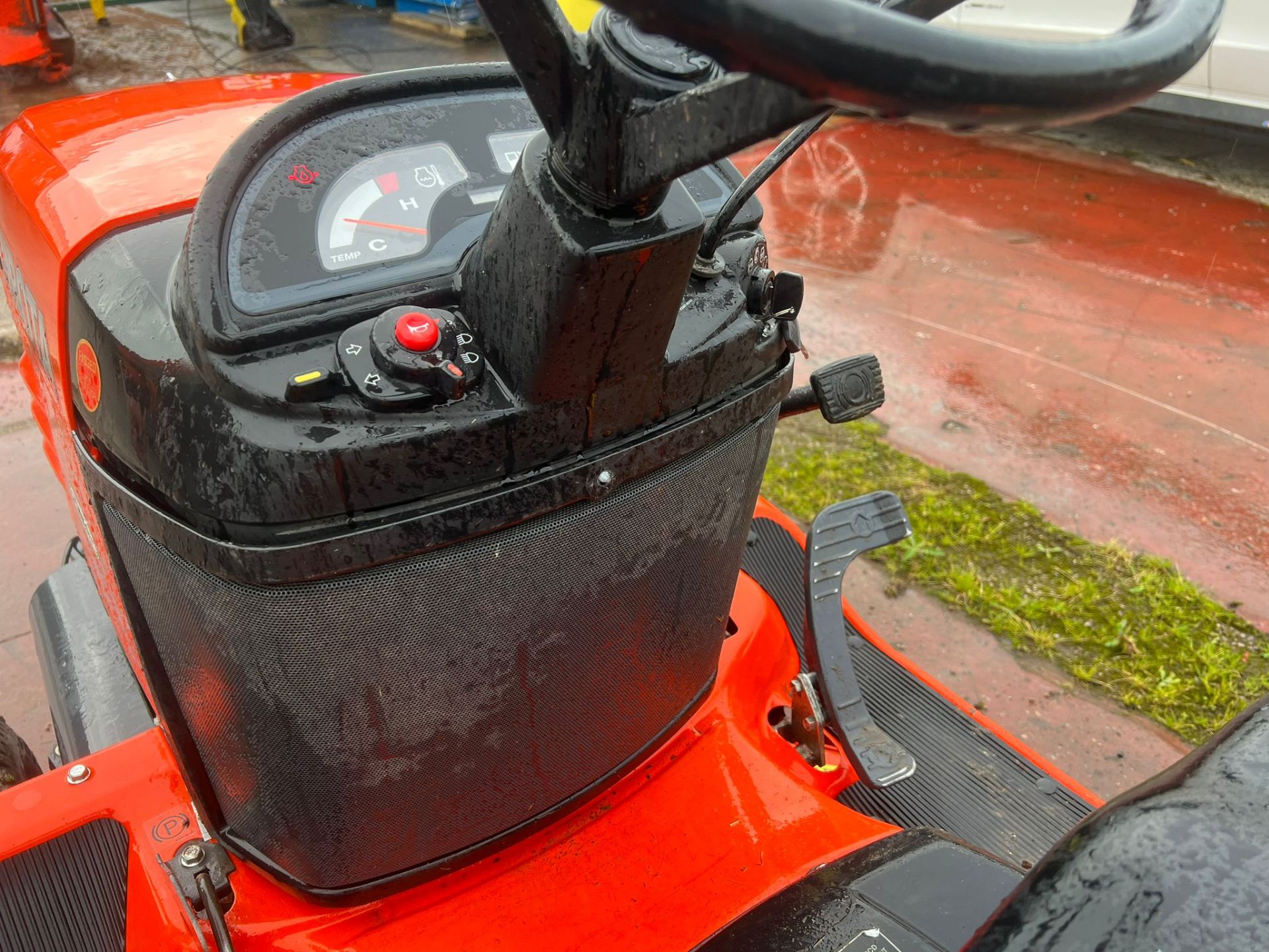 A Kubota G23LD48UK Twin Cut 48in 2WD Ride On Lawns Mower with Grass Box, Serial No.20710 (2012), - Image 12 of 14