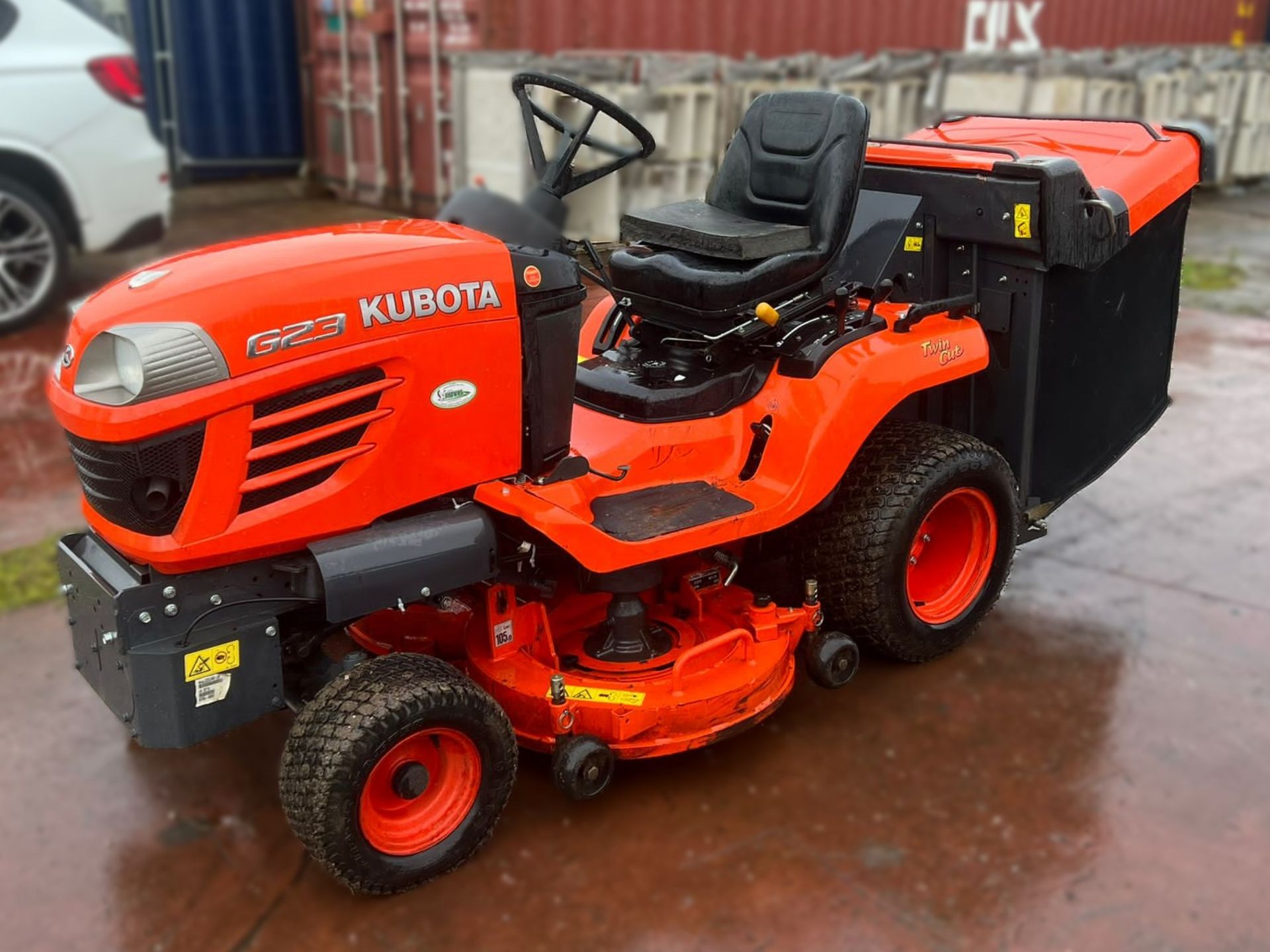 A Kubota G23LD48UK Twin Cut 48in 2WD Ride On Lawns Mower with Grass Box, Serial No.20710 (2012),