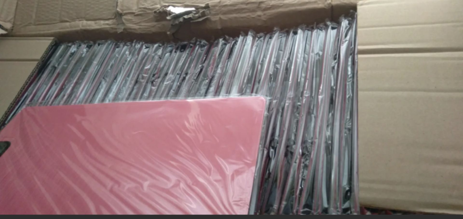 200 X Blue & Pink Foldable Clipboards - Image 4 of 4