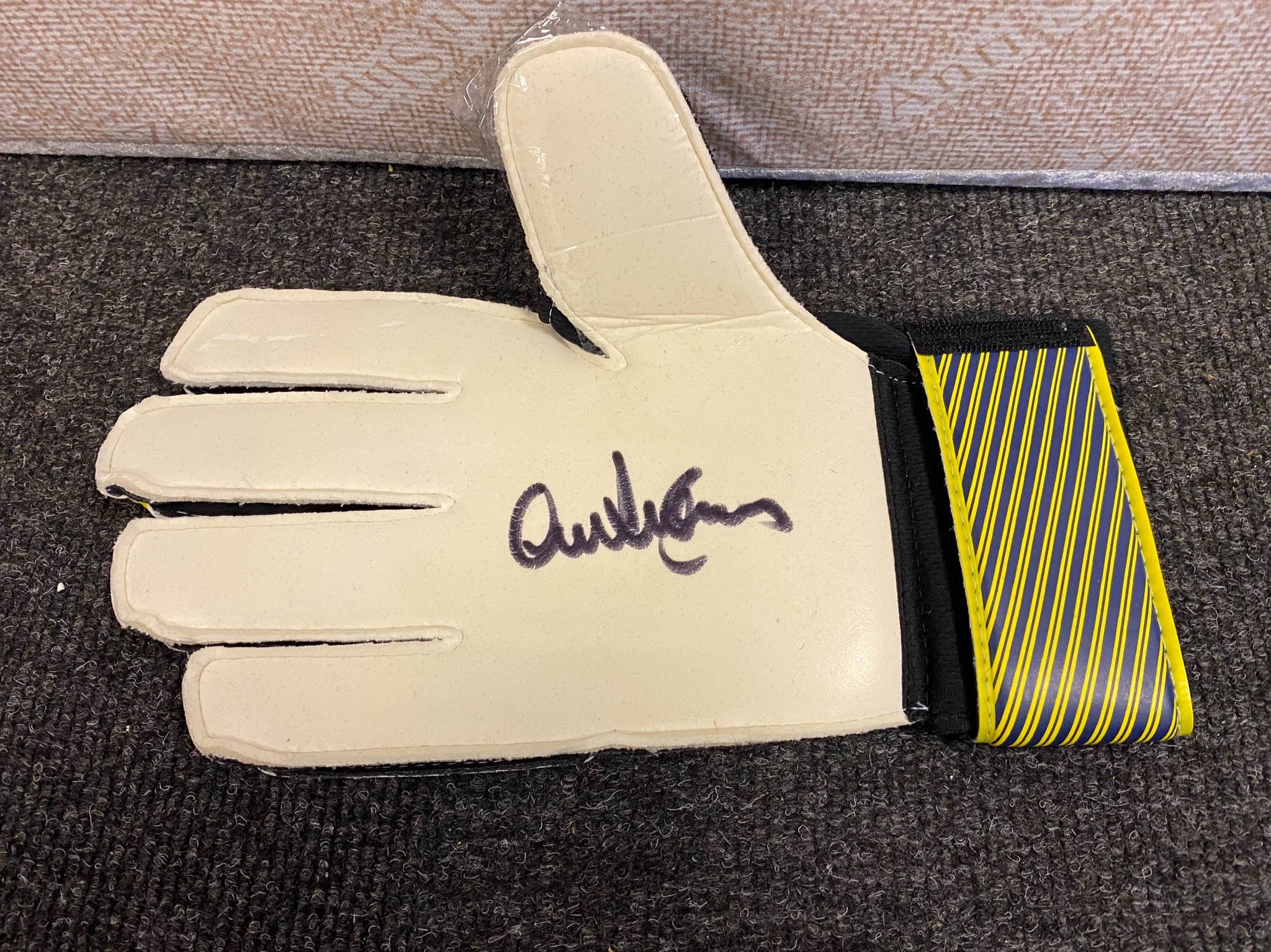 Alex Stepney Manchester United Hand Signed Goalkeeper Glove