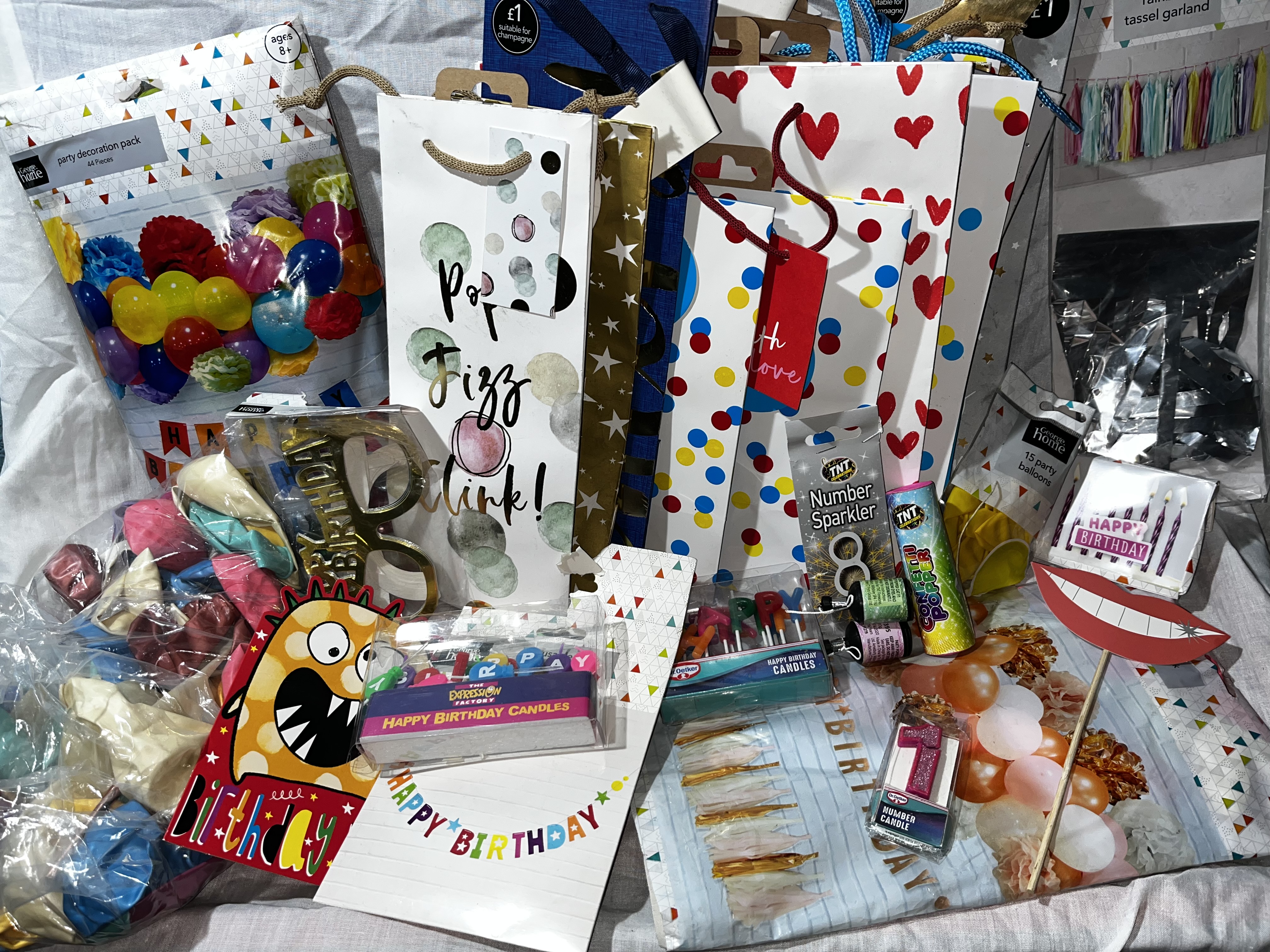 Q1/A - Large Job Lot Birthday Party Pack, Gift Bags, Balloons, Candles, Sparkler, Card + More